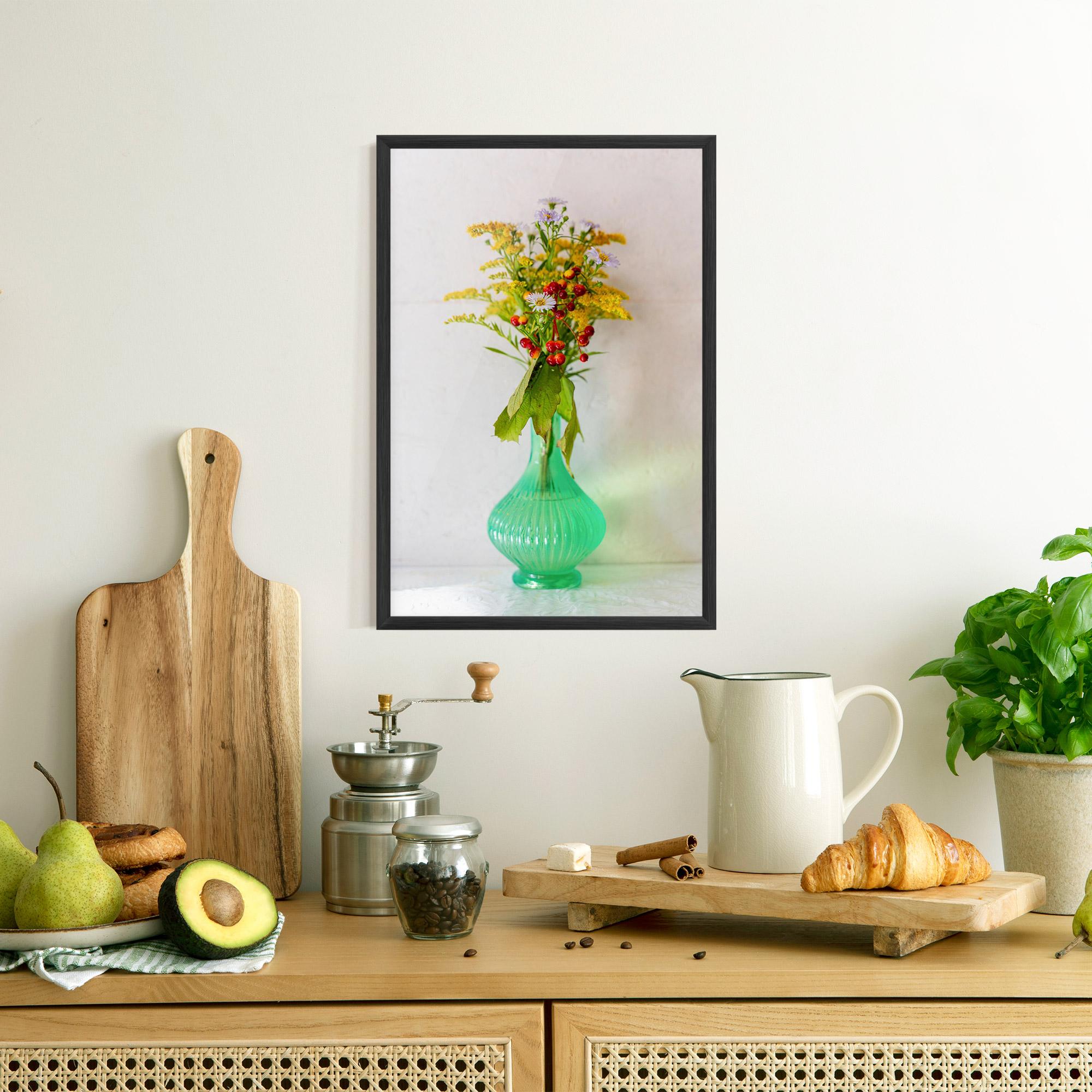 Gerahmte Poster Green Pretty Vase mockup 8