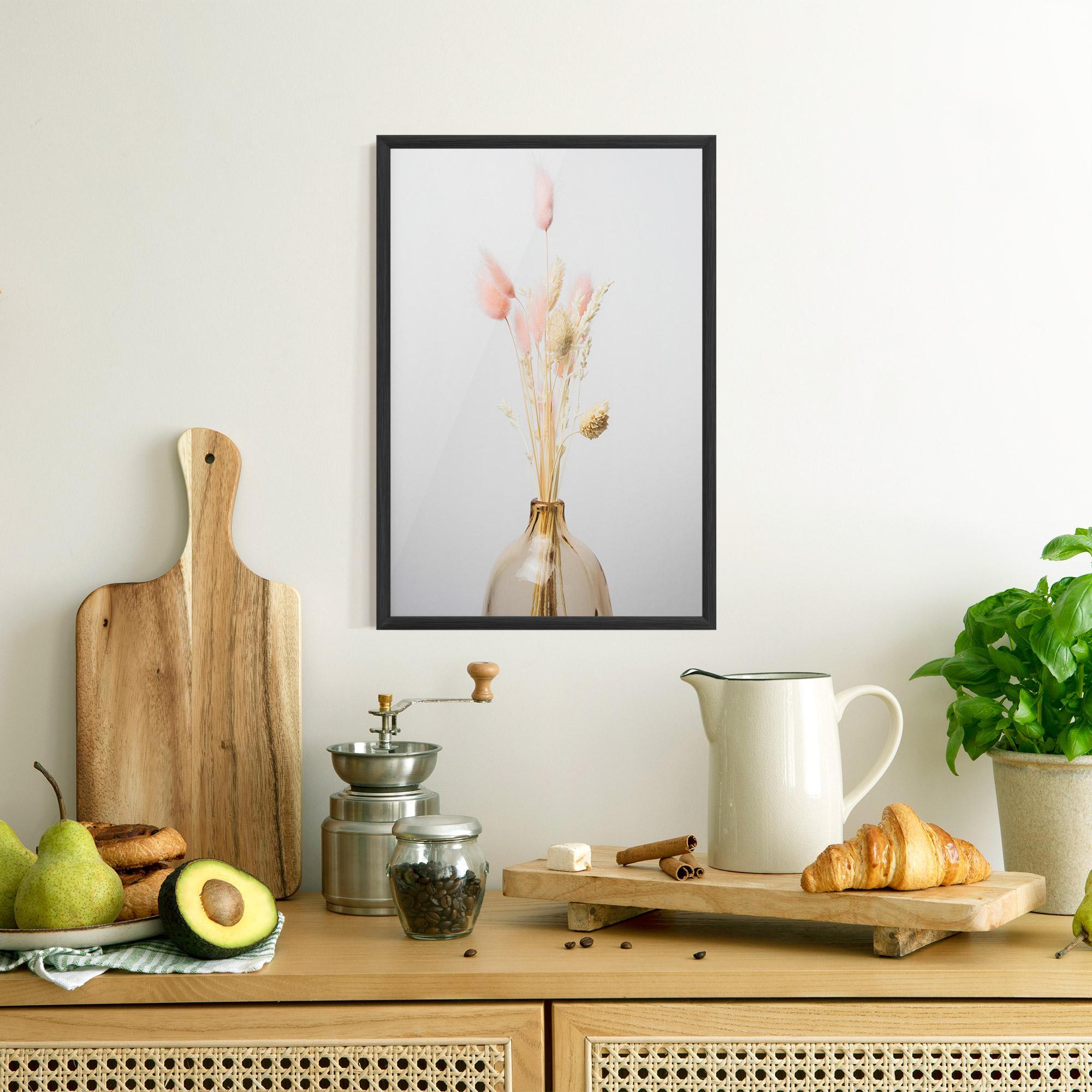 Gerahmte Poster Pink Cream Flower Vase mockup 8