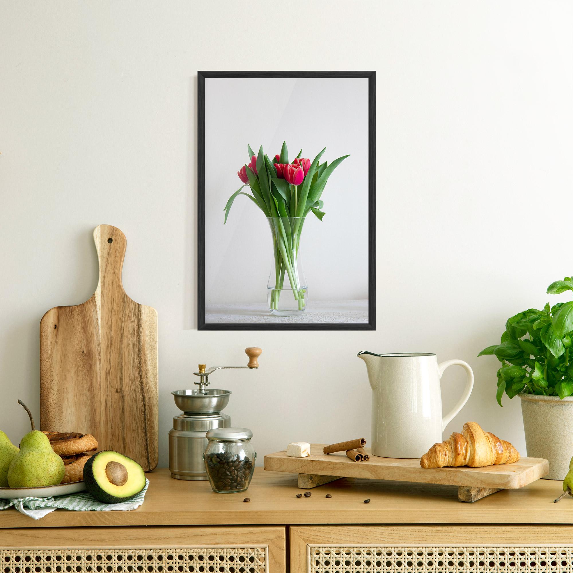 Gerahmte Poster Pretty Tulips Vase mockup 8