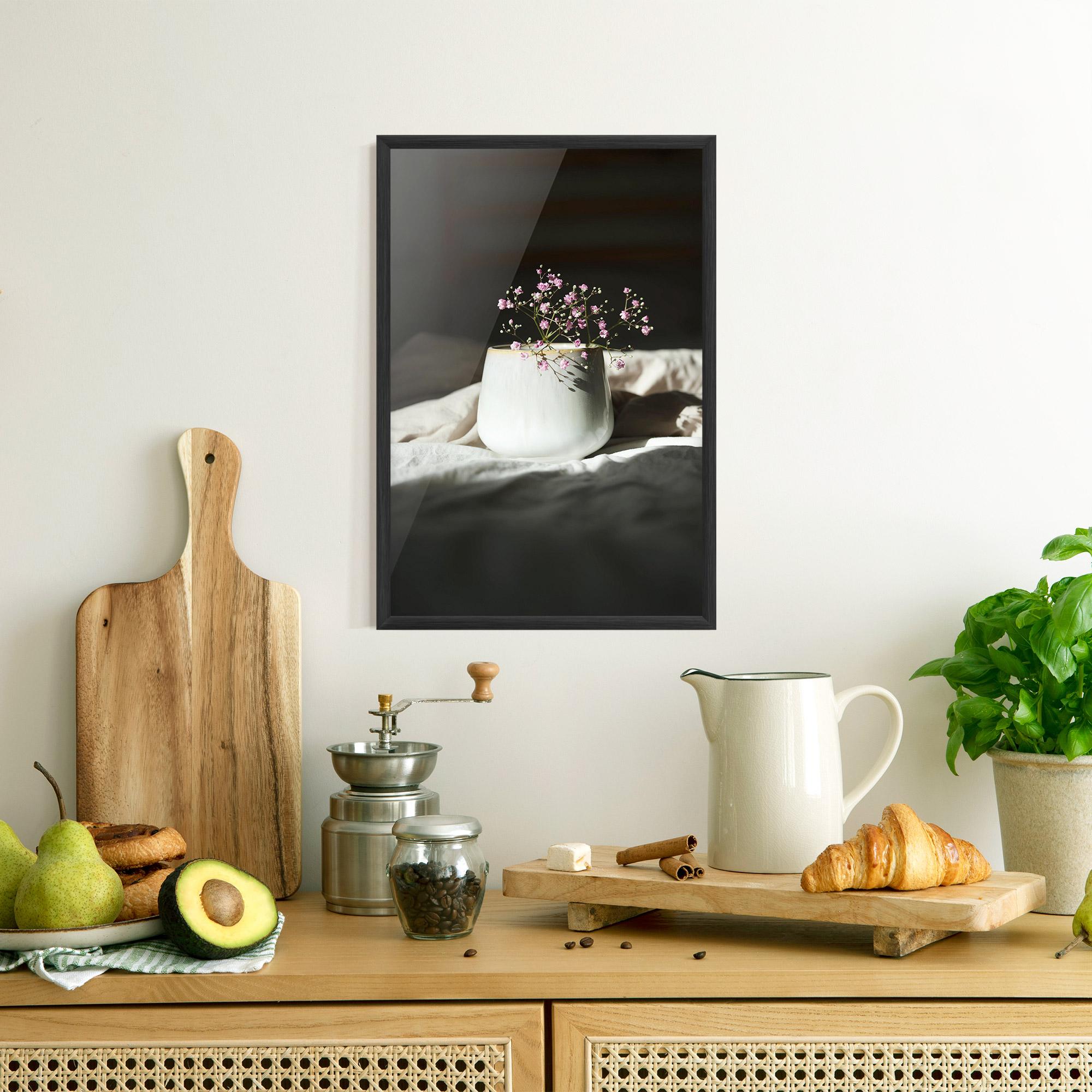 Gerahmte Poster Tiny Purple Pant Vase mockup 8