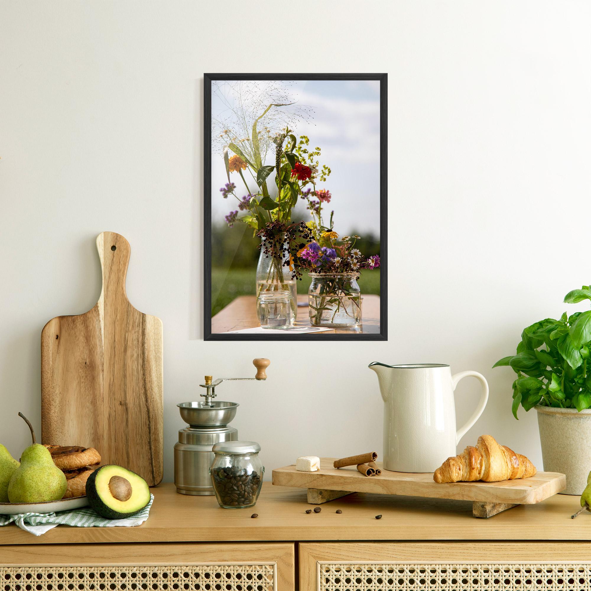 Gerahmte Poster Wild Flowers Vase mockup 8