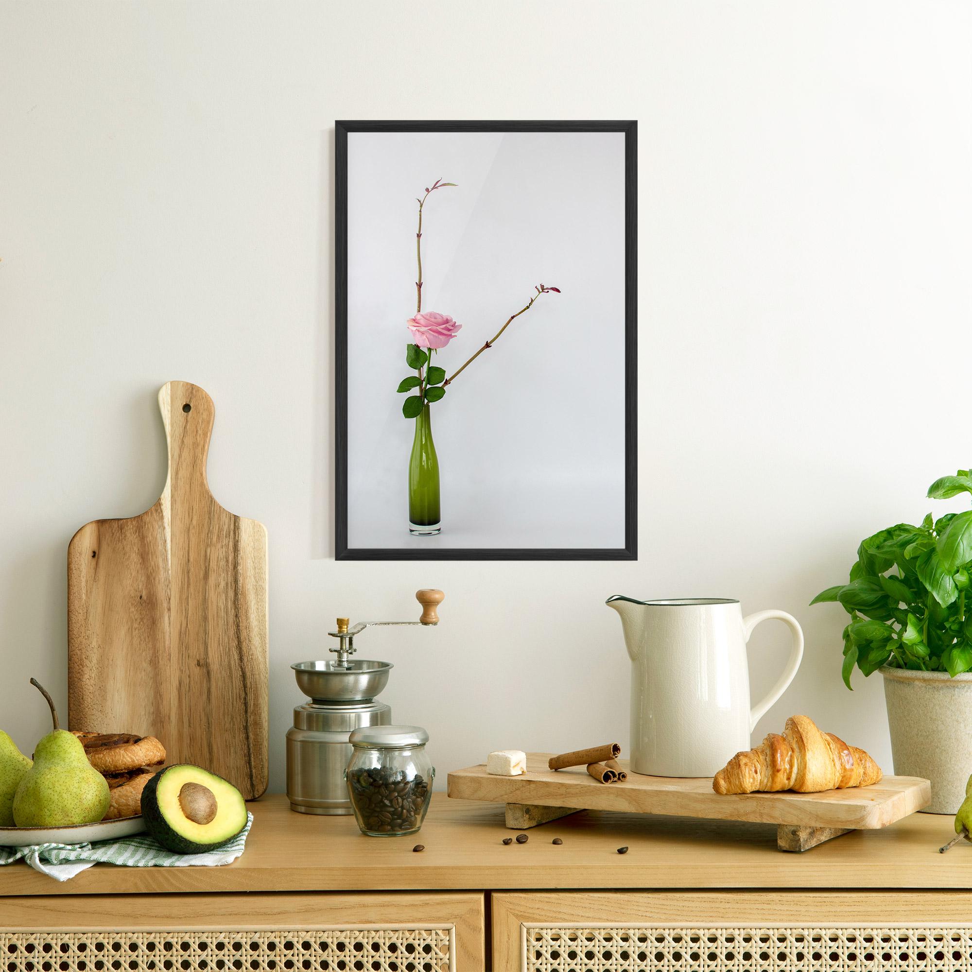 Gerahmte Poster Wine Vase mockup 8