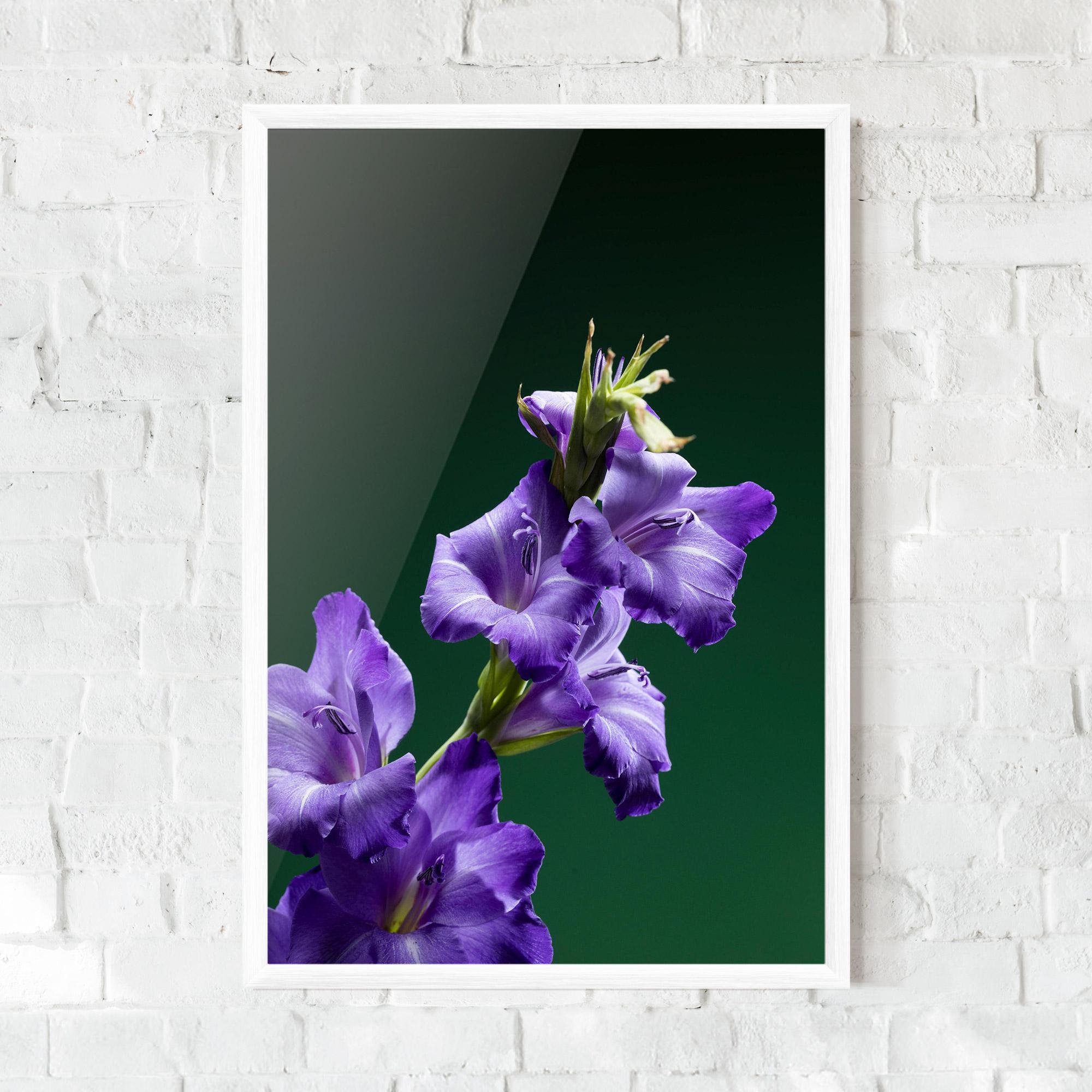 Gerahmte Poster Iris On Green mockup 0