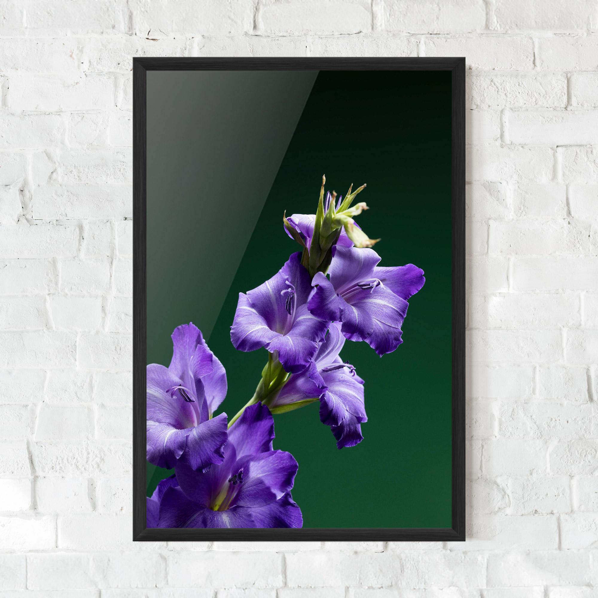 Gerahmte Poster Iris On Green mockup 0