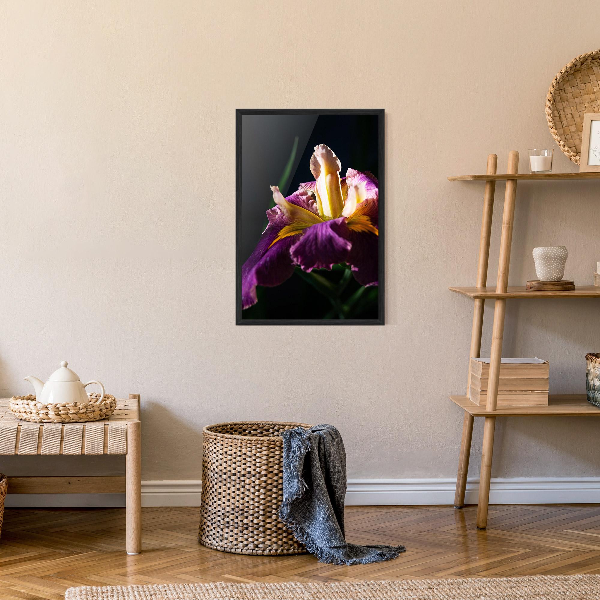 Gerahmte Poster Pastel Yellow Iris mockup 9