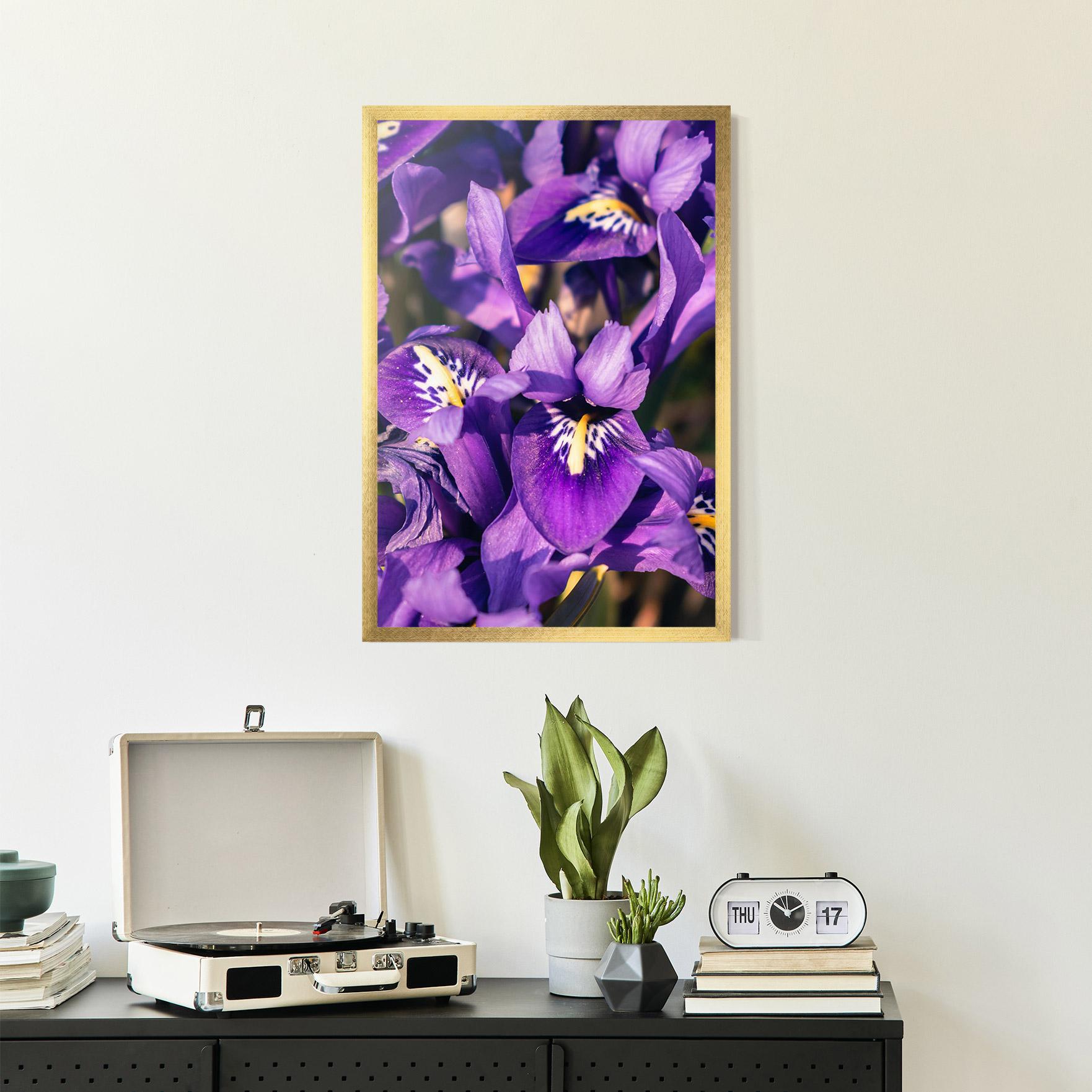 Gerahmte Poster Small Purple Iris mockup 2