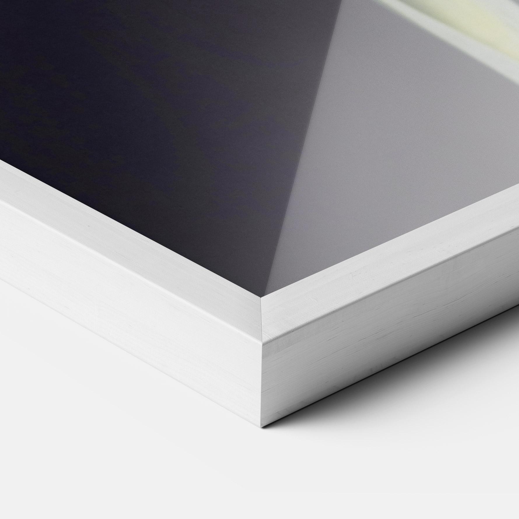 Gerahmte Poster Fresh Purple Iris mockup 3