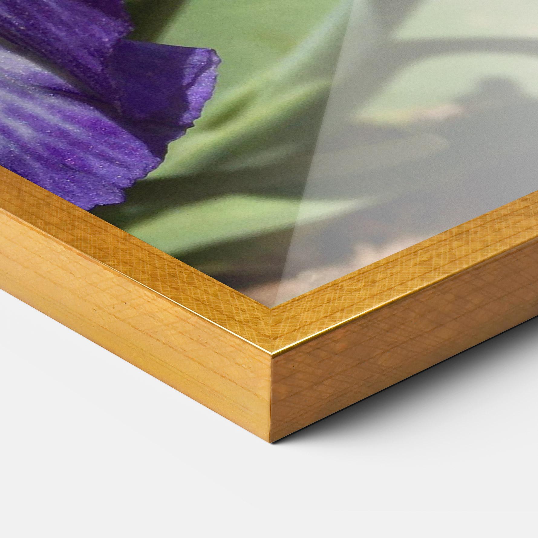 Gerahmte Poster Garden White Purple Irirs mockup 3