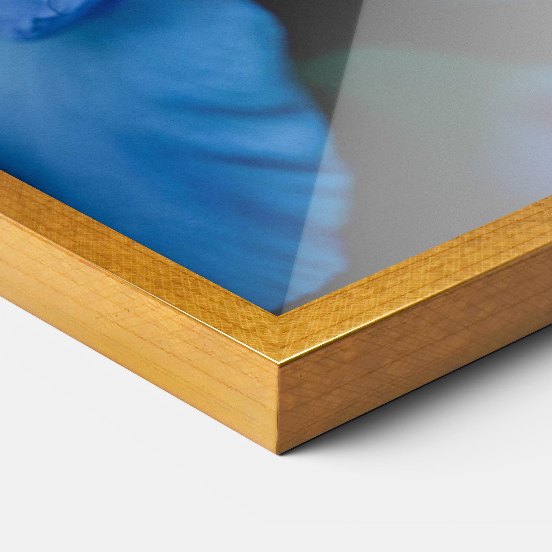 Gerahmte Poster Ocean Blue Iris mockup 3