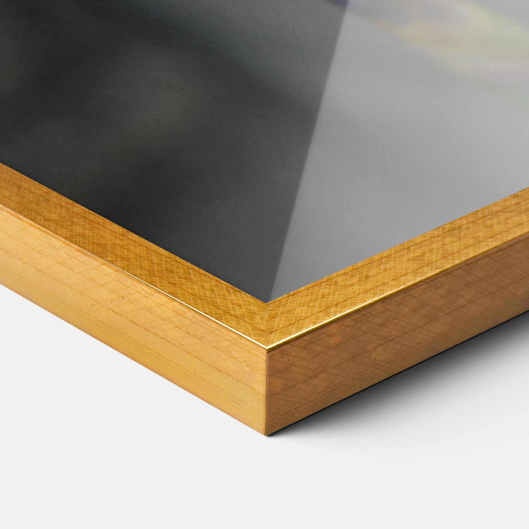 Gerahmte Poster Purple Iris On Gray mockup 3