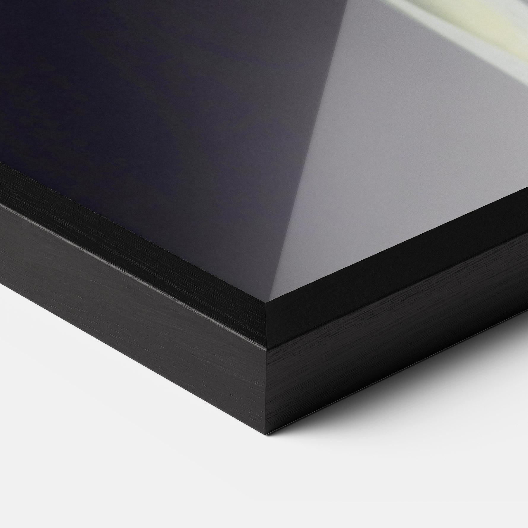 Gerahmte Poster Fresh Purple Iris mockup 3