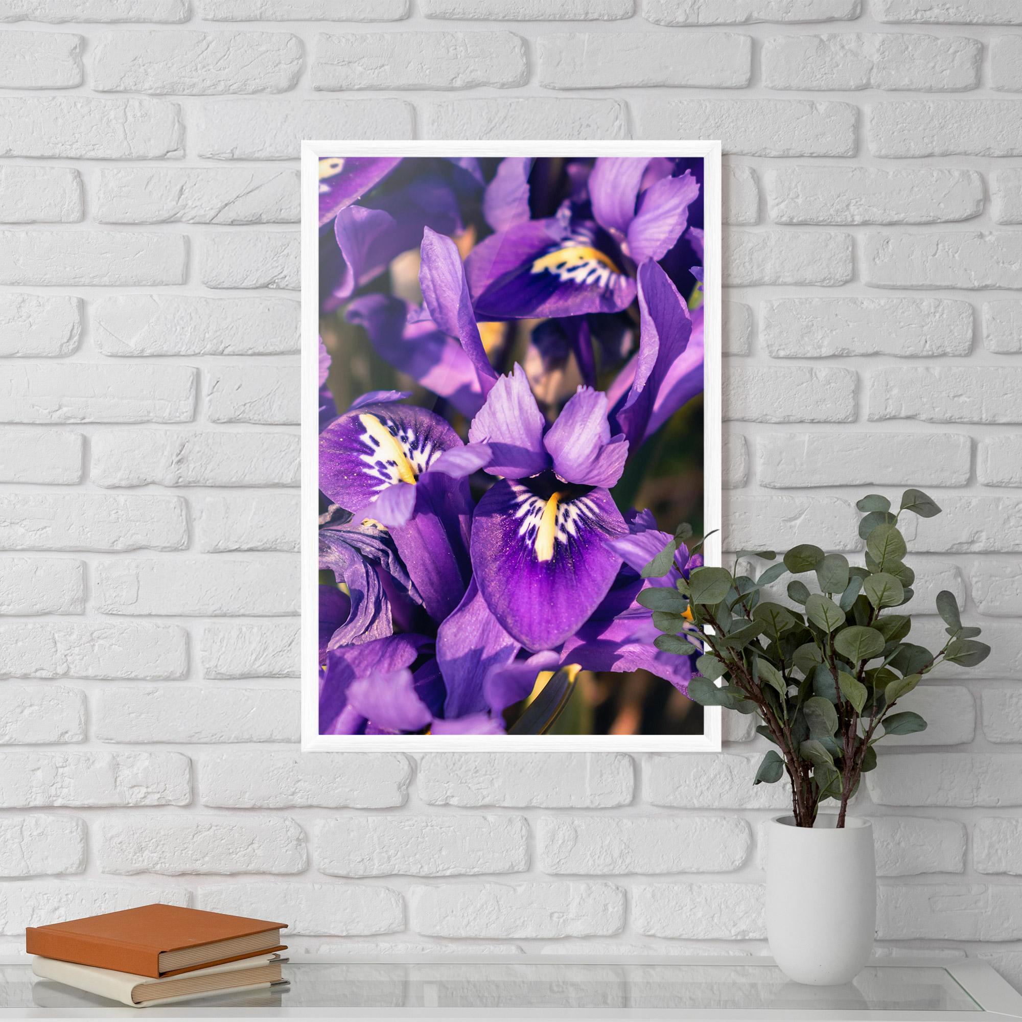 Gerahmte Poster Small Purple Iris mockup 5