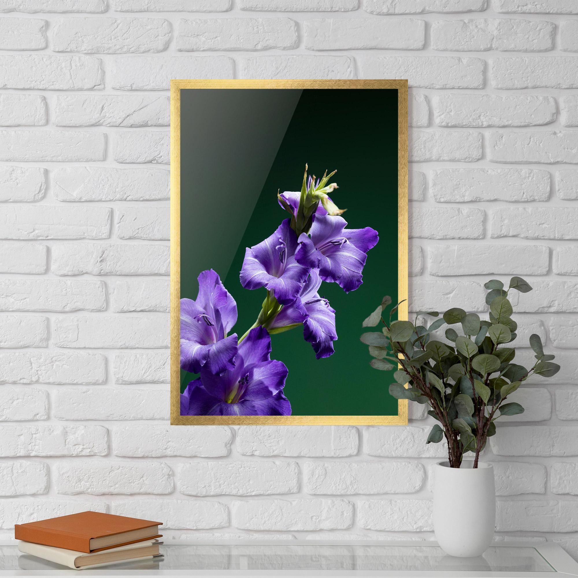Gerahmte Poster Iris On Green mockup 5