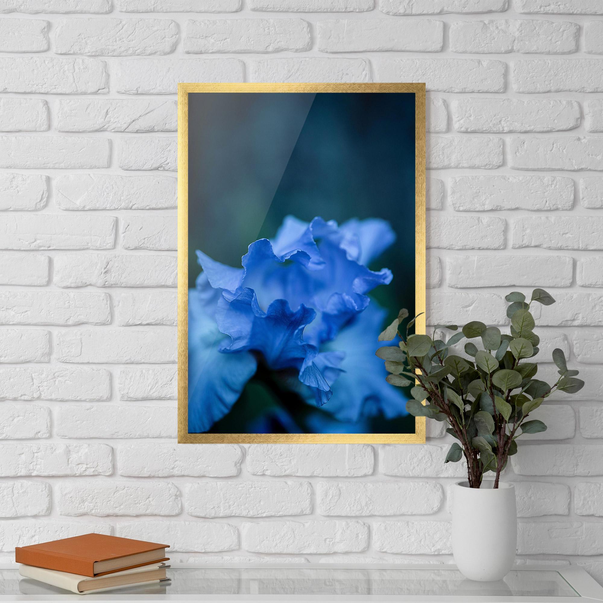 Gerahmte Poster Ocean Blue Iris mockup 5