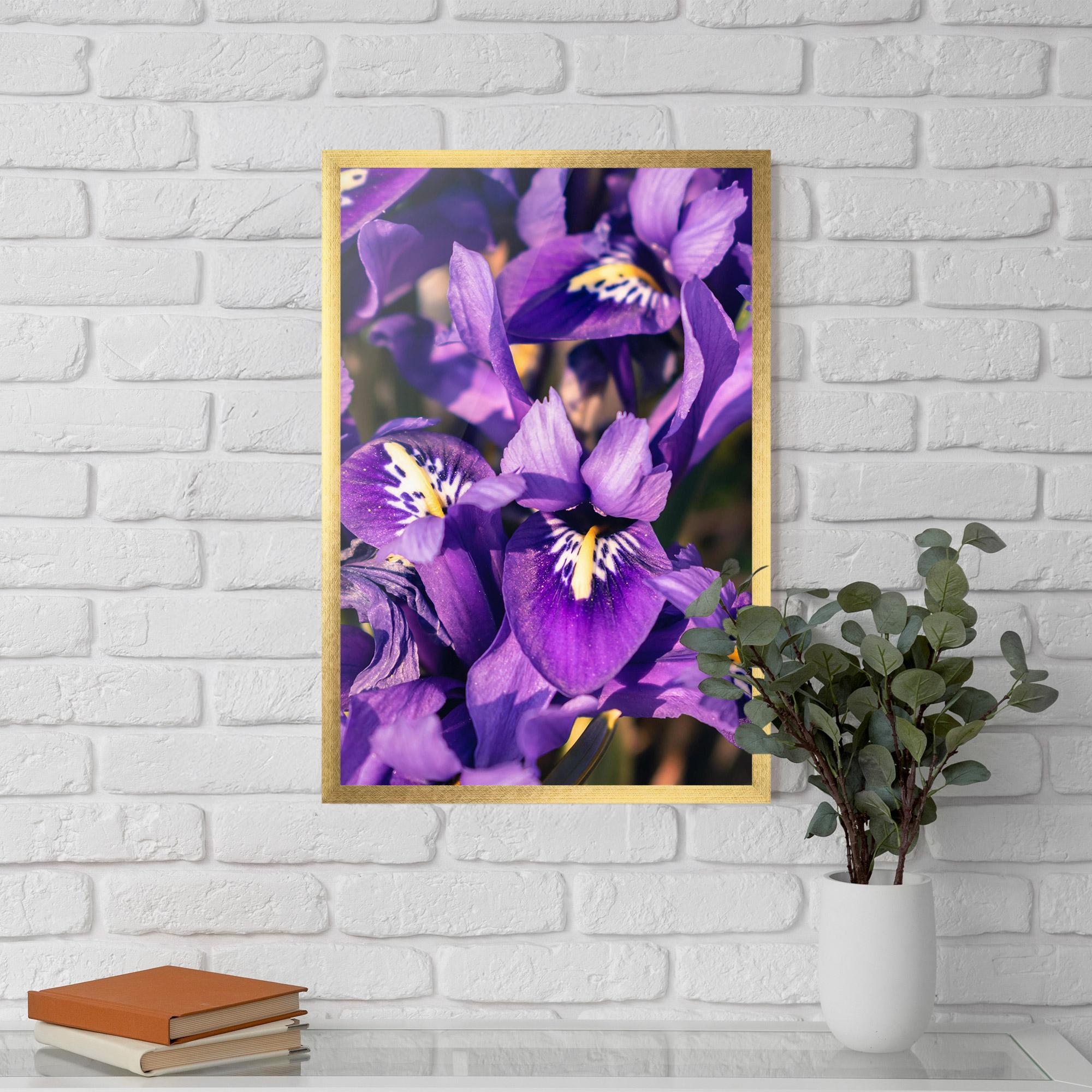 Gerahmte Poster Small Purple Iris mockup 5