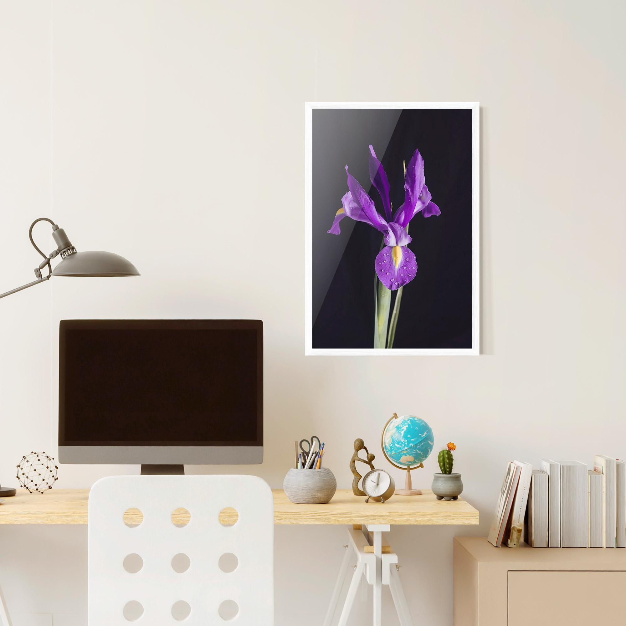 Gerahmte Poster Fresh Purple Iris mockup 6