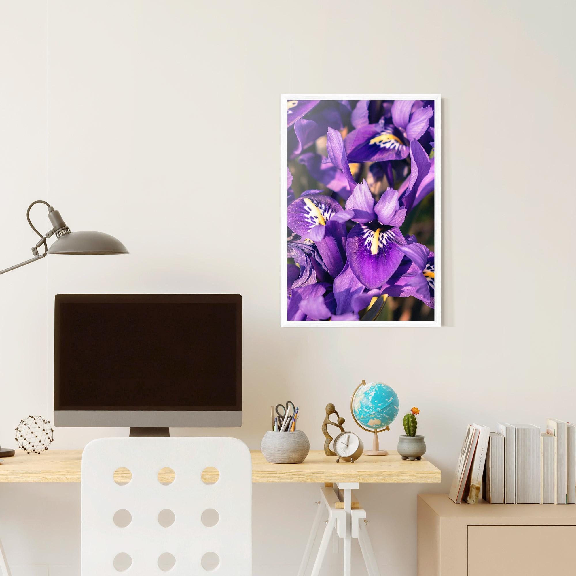 Gerahmte Poster Small Purple Iris mockup 6