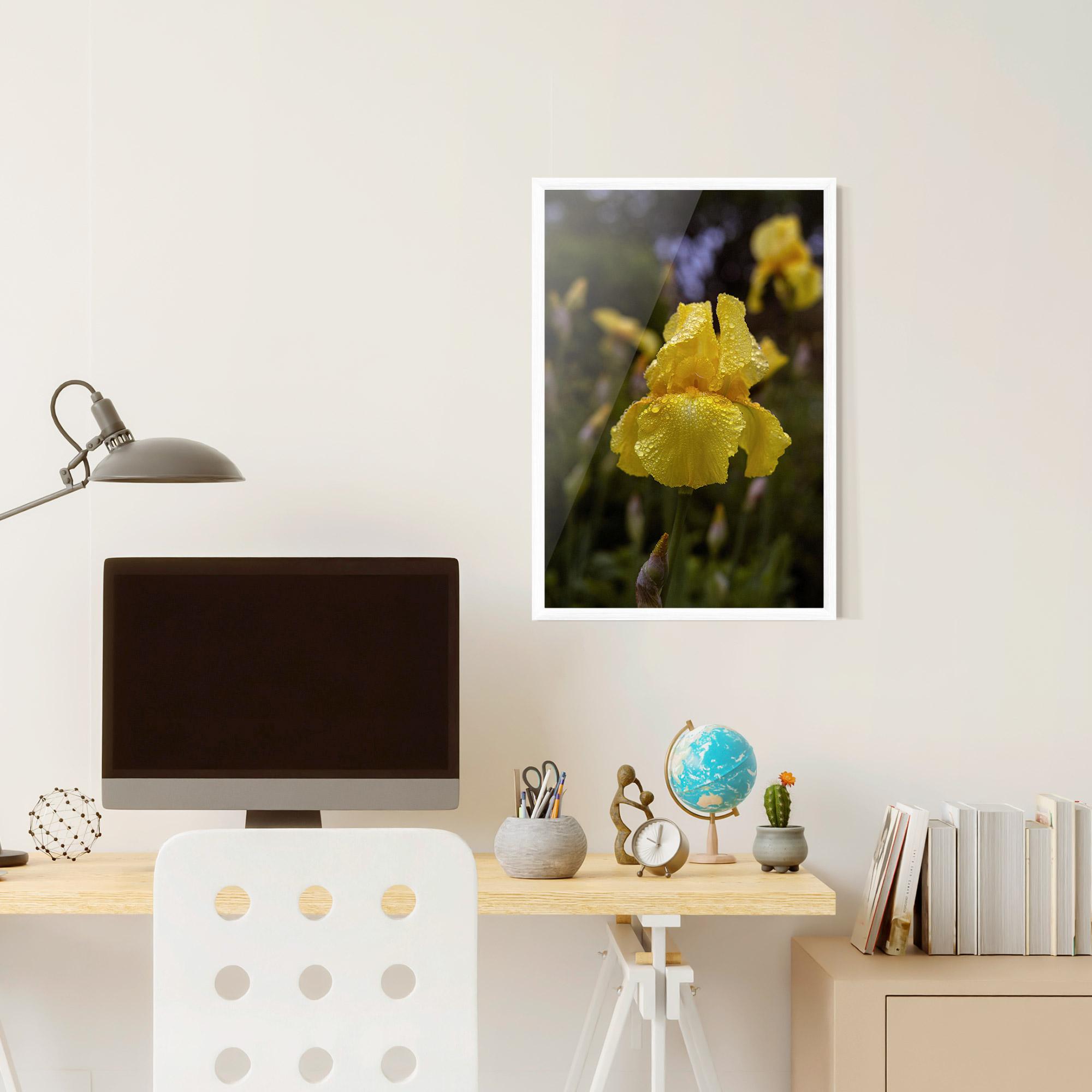 Gerahmte Poster Yellow Iris After Rain mockup 6