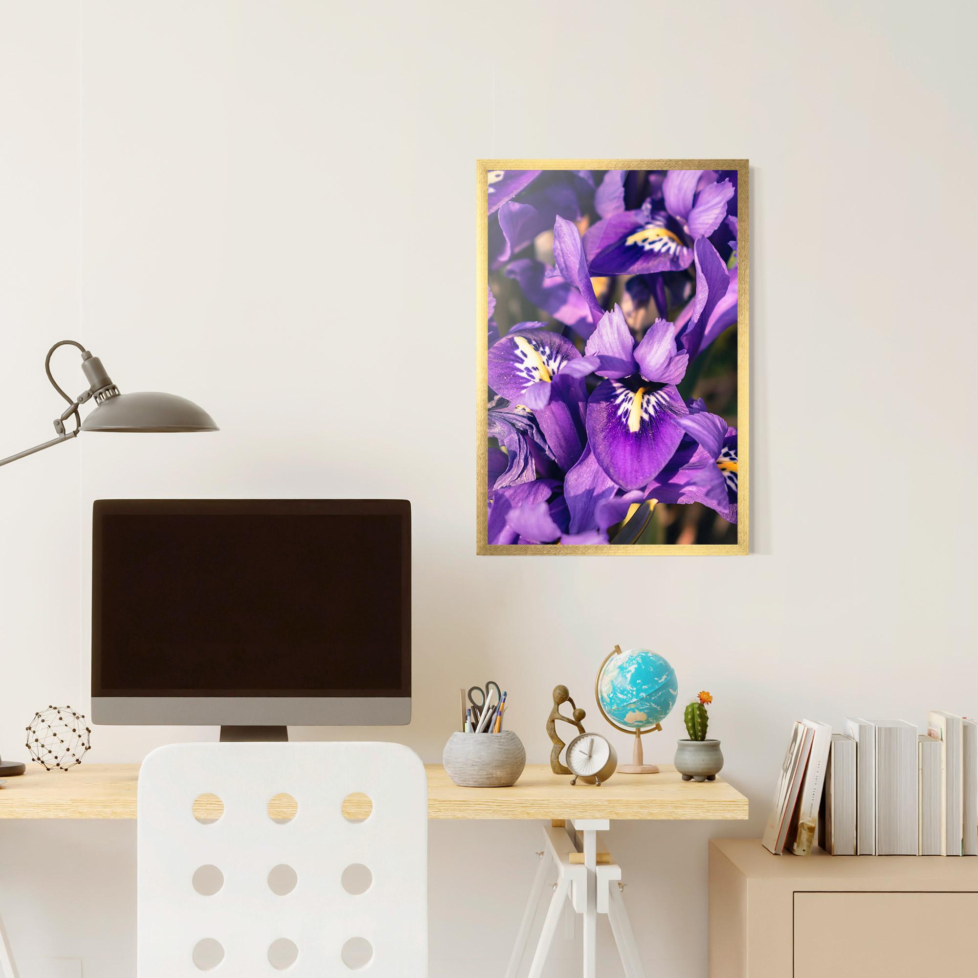 Gerahmte Poster Small Purple Iris mockup 6