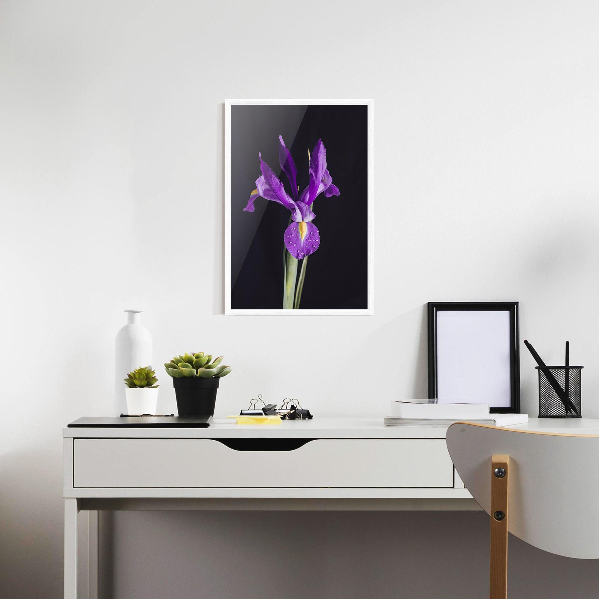 Gerahmte Poster Fresh Purple Iris mockup 7