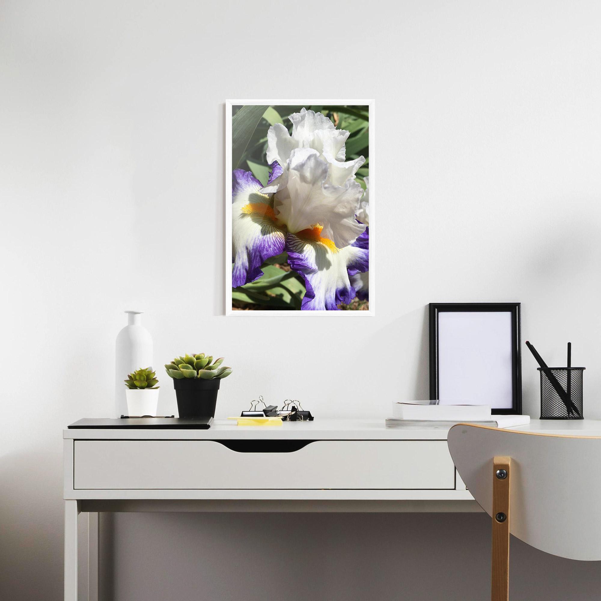 Gerahmte Poster Garden White Purple Irirs mockup 7