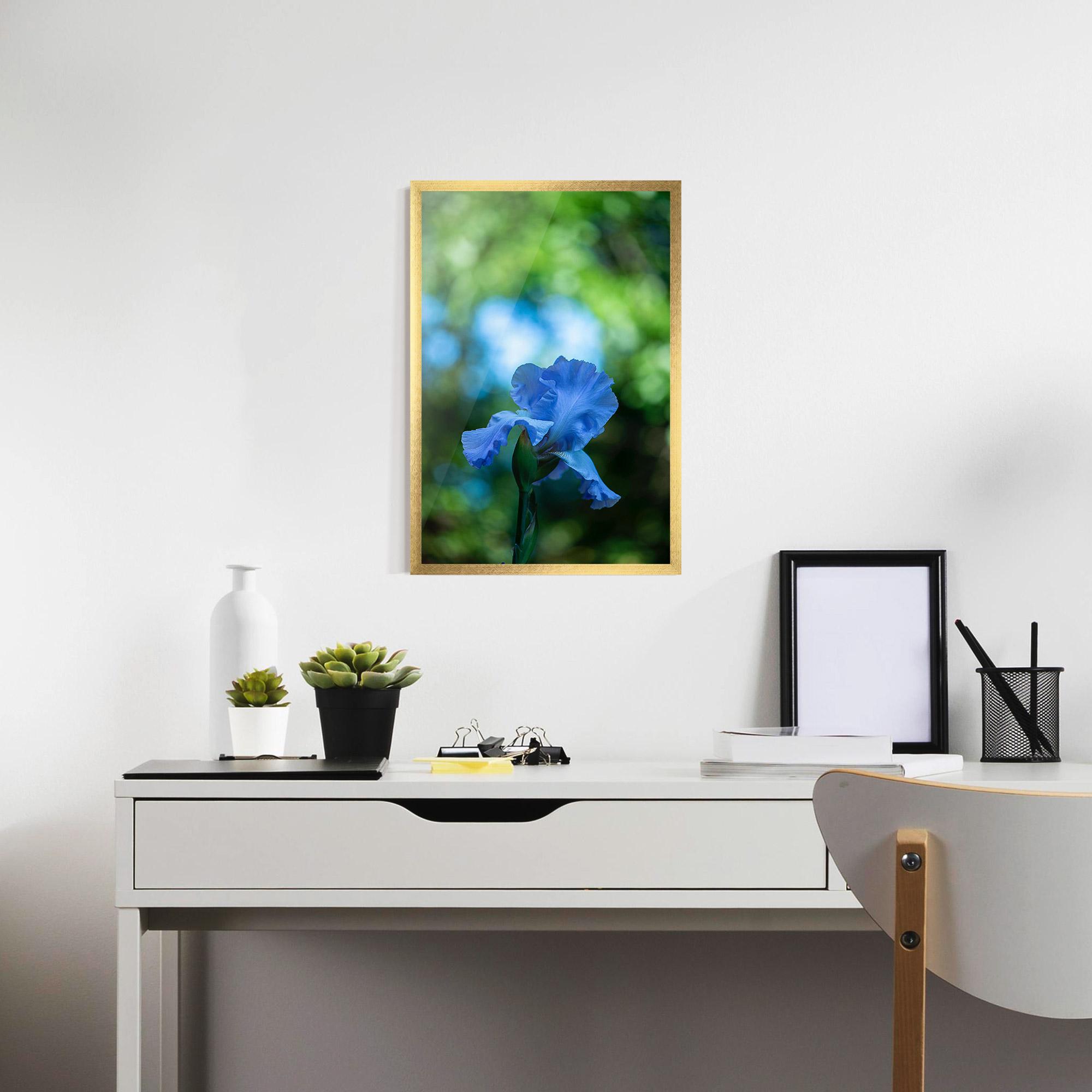 Gerahmte Poster Blue Iris In The Garden mockup 7