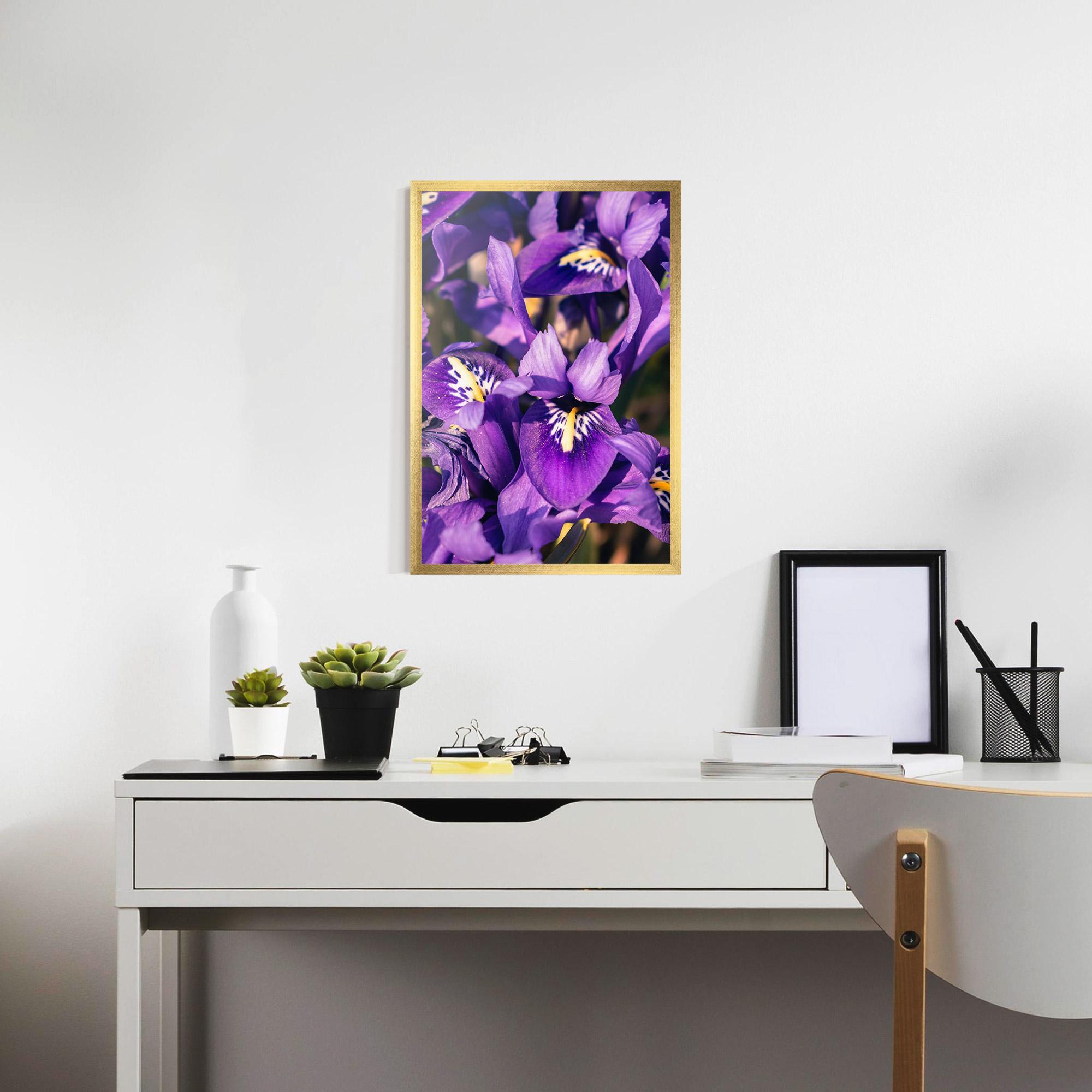 Gerahmte Poster Small Purple Iris mockup 7