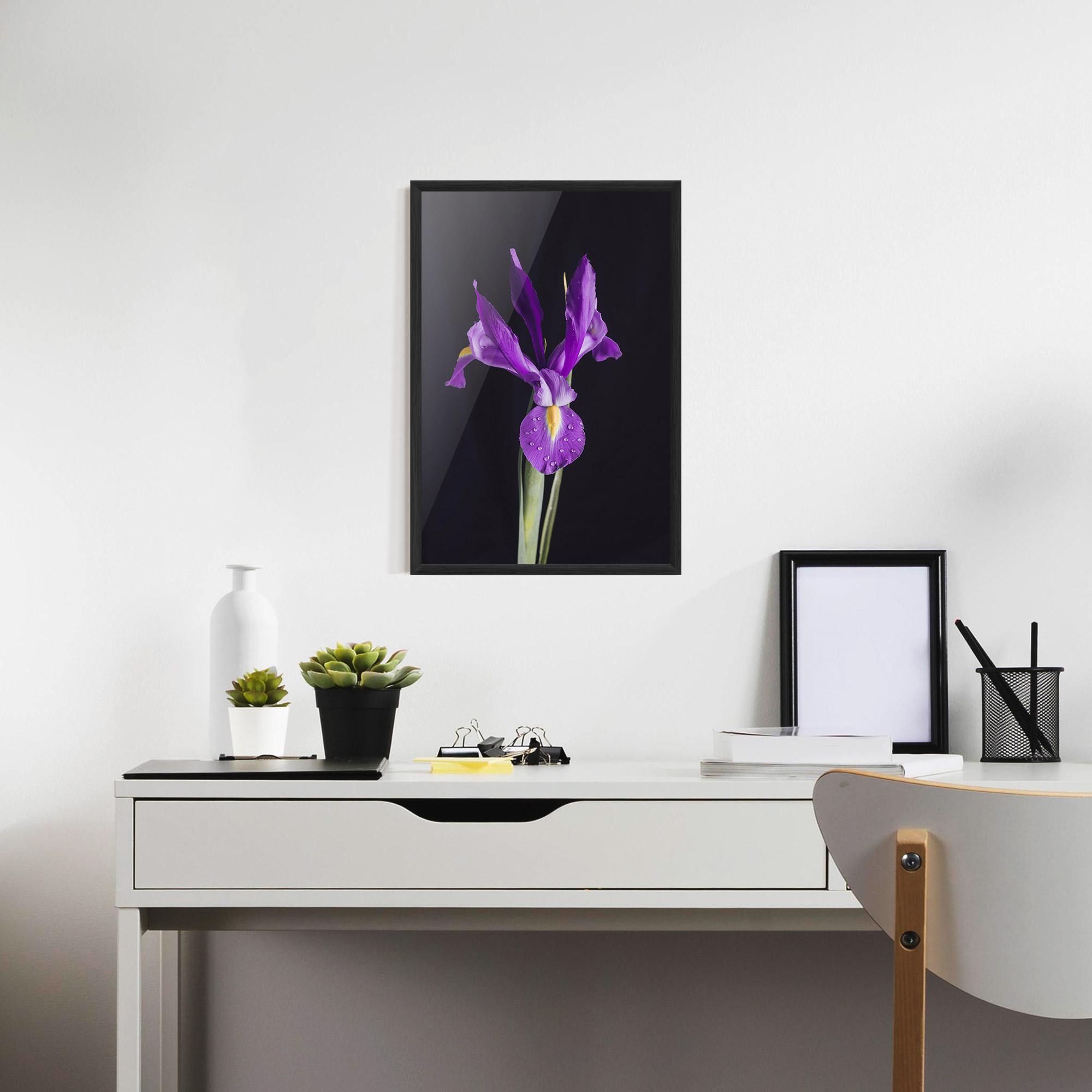 Gerahmte Poster Fresh Purple Iris mockup 7