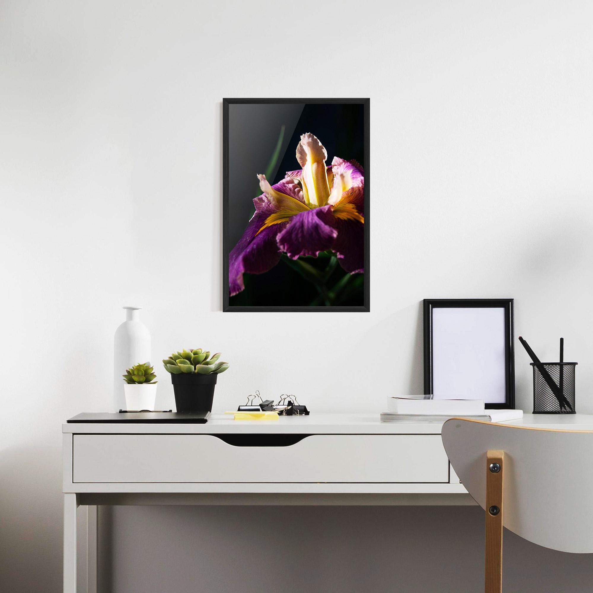 Gerahmte Poster Pastel Yellow Iris mockup 7