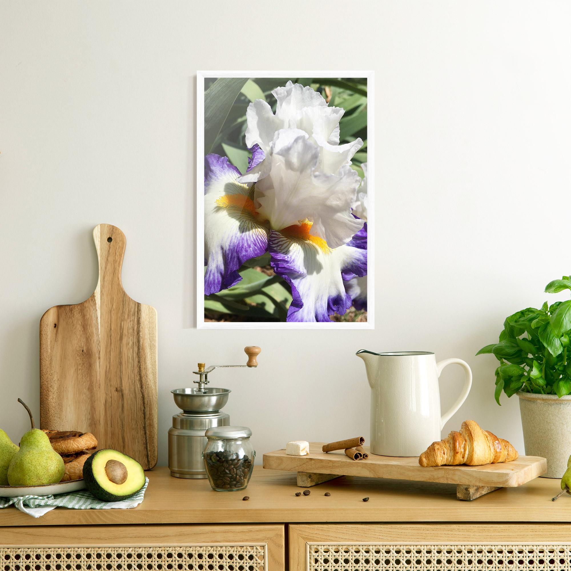 Gerahmte Poster Garden White Purple Irirs mockup 8
