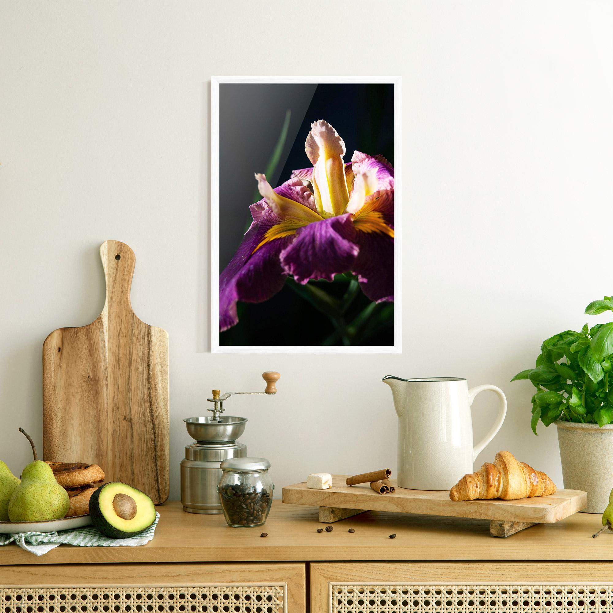 Gerahmte Poster Pastel Yellow Iris mockup 8