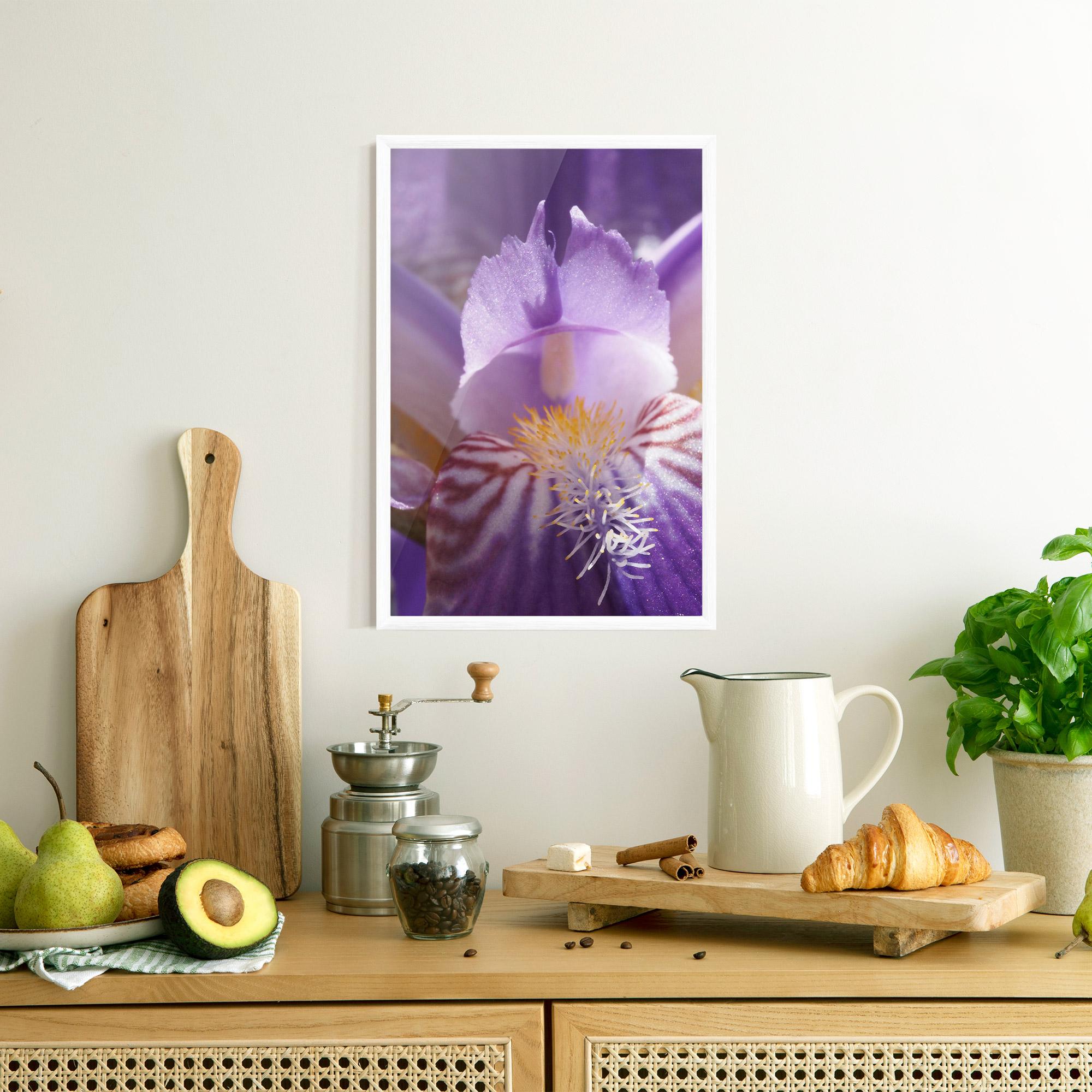 Gerahmte Poster Purple Iris Close Up mockup 8