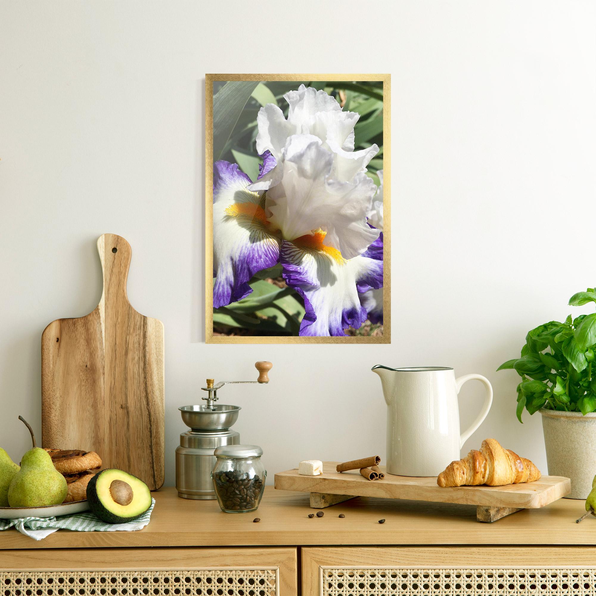 Gerahmte Poster Garden White Purple Irirs mockup 8