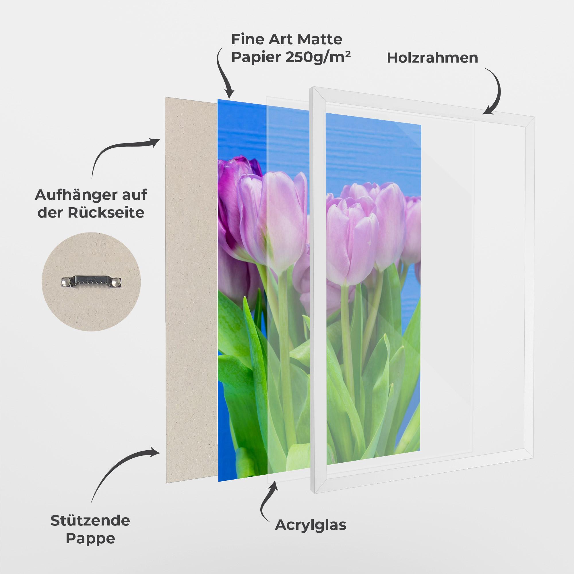 Gerahmte Poster Purple Tulips On Blue mockup 1