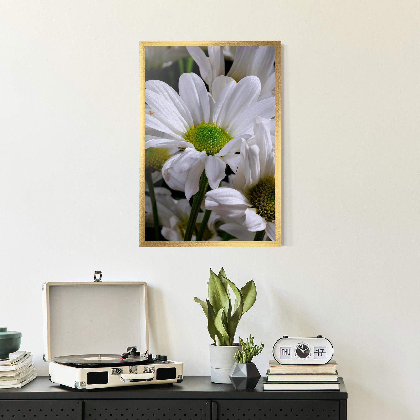 Gerahmte Poster Green Middle Daisy View mockup 2