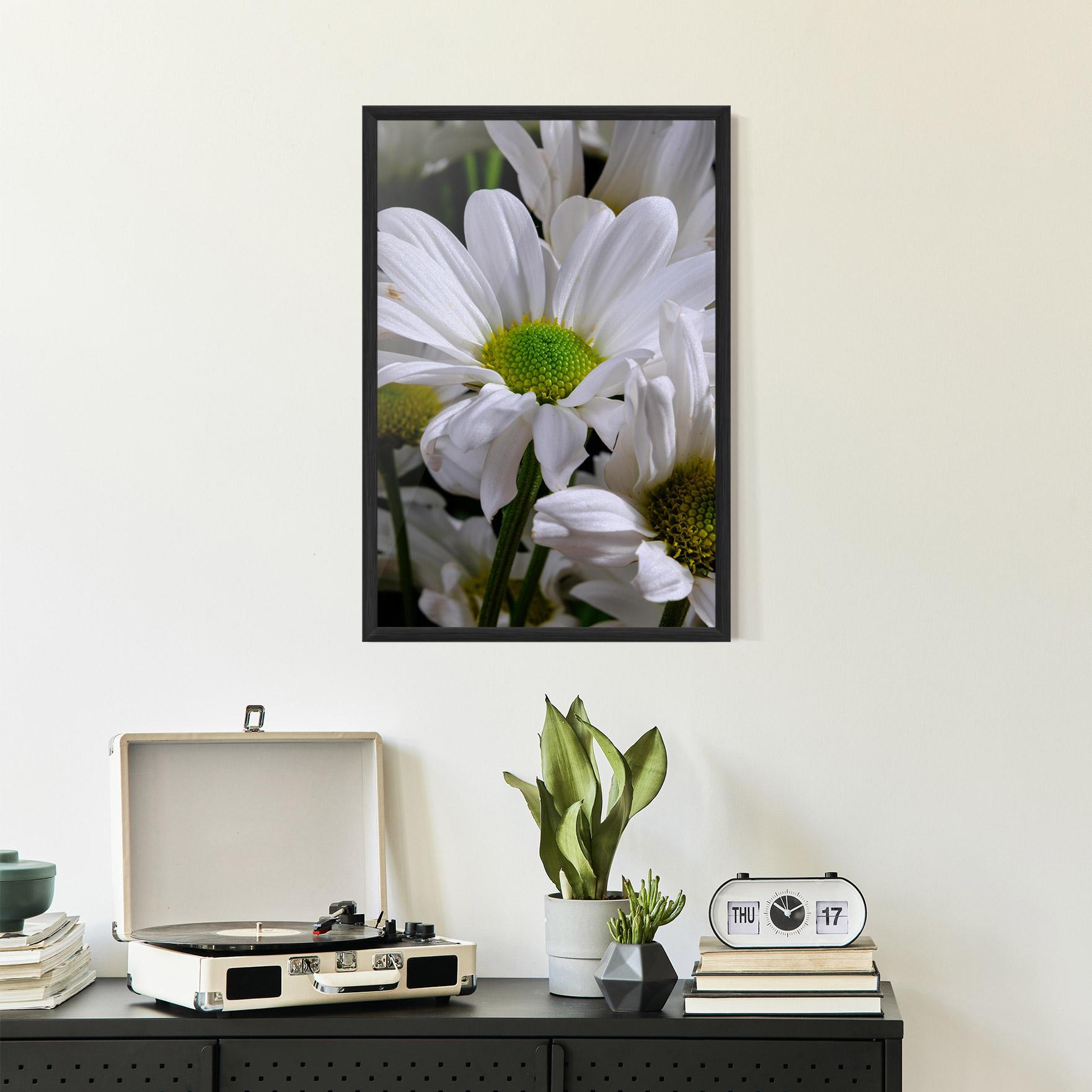 Gerahmte Poster Green Middle Daisy View mockup 2