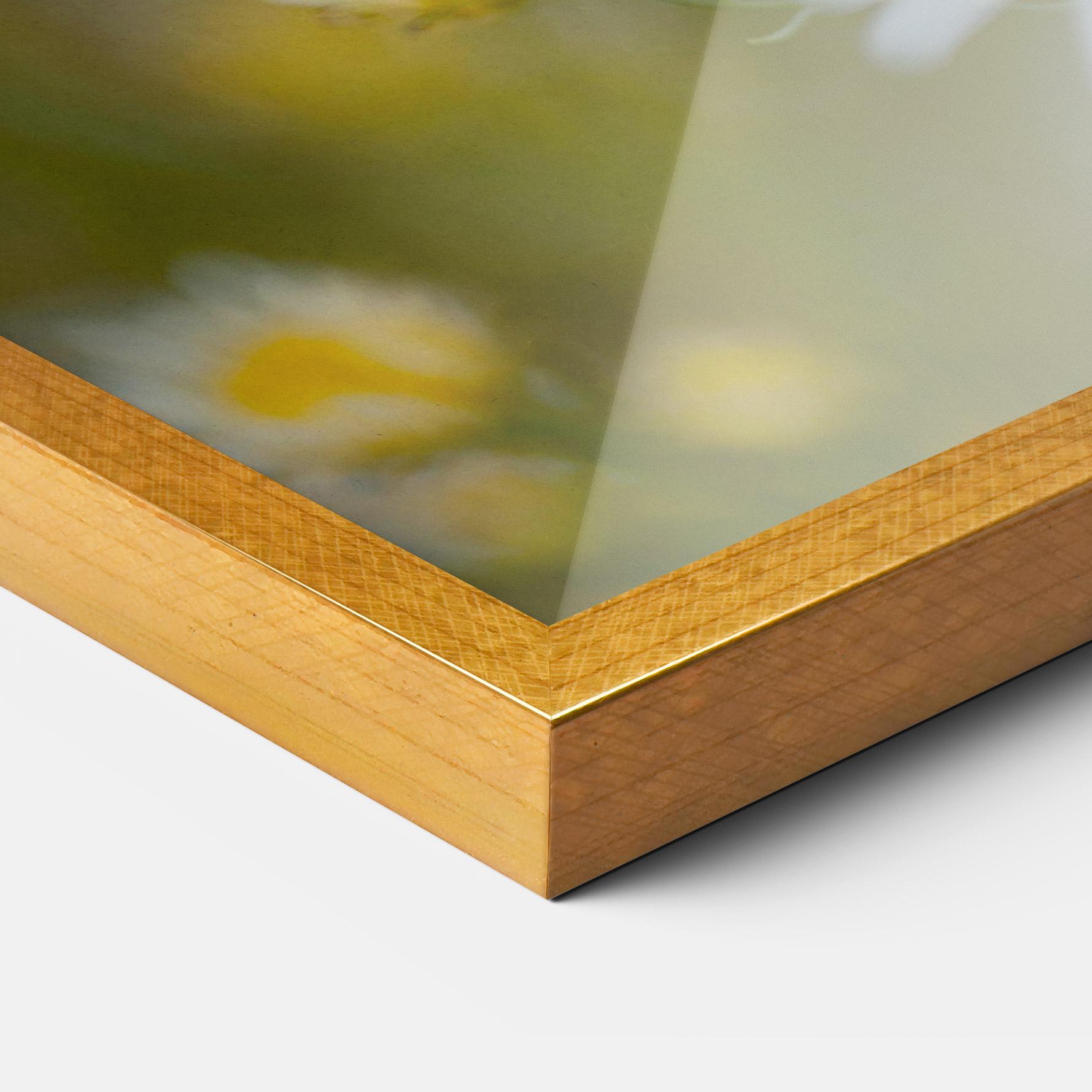 Gerahmte Poster Bug On Small Daisy mockup 3