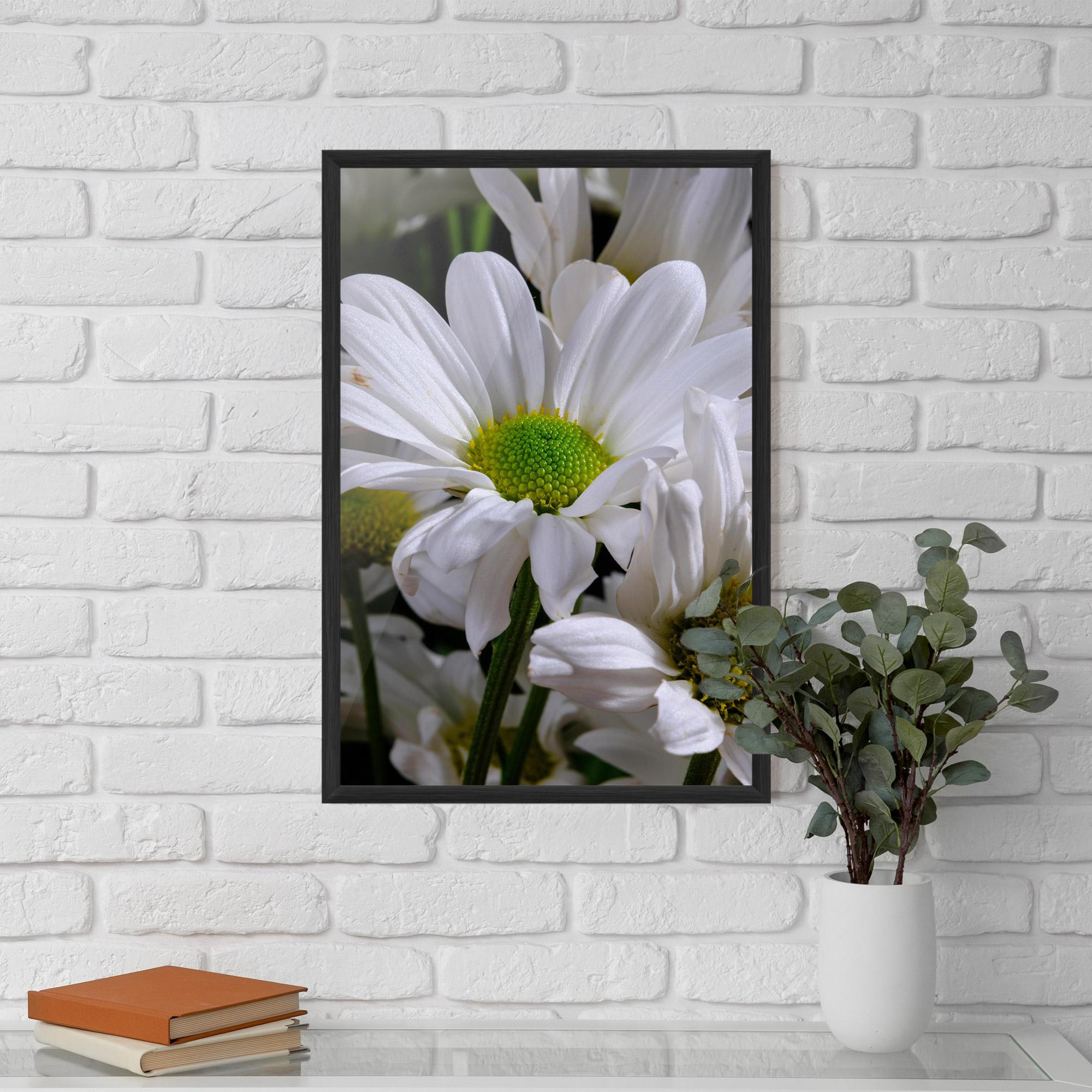 Gerahmte Poster Green Middle Daisy View mockup 5
