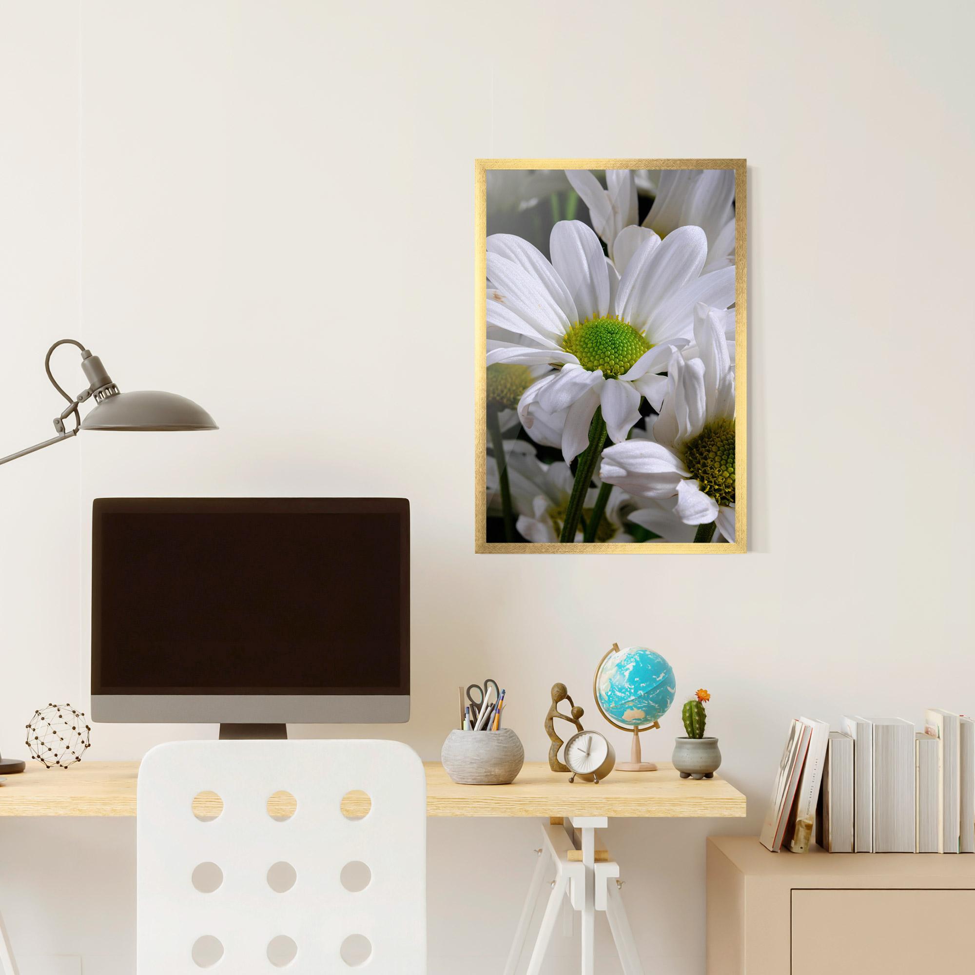 Gerahmte Poster Green Middle Daisy View mockup 6