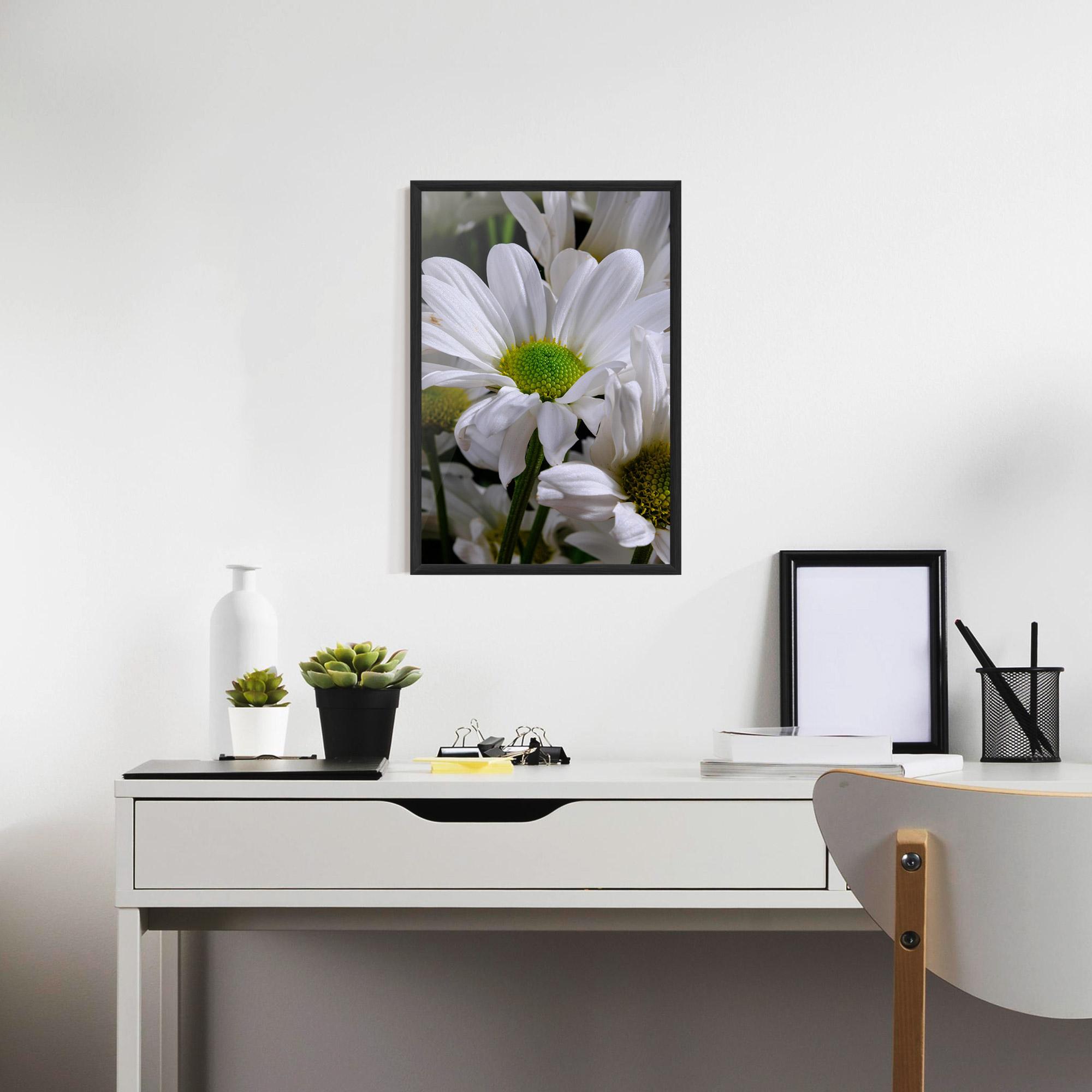 Gerahmte Poster Green Middle Daisy View mockup 7