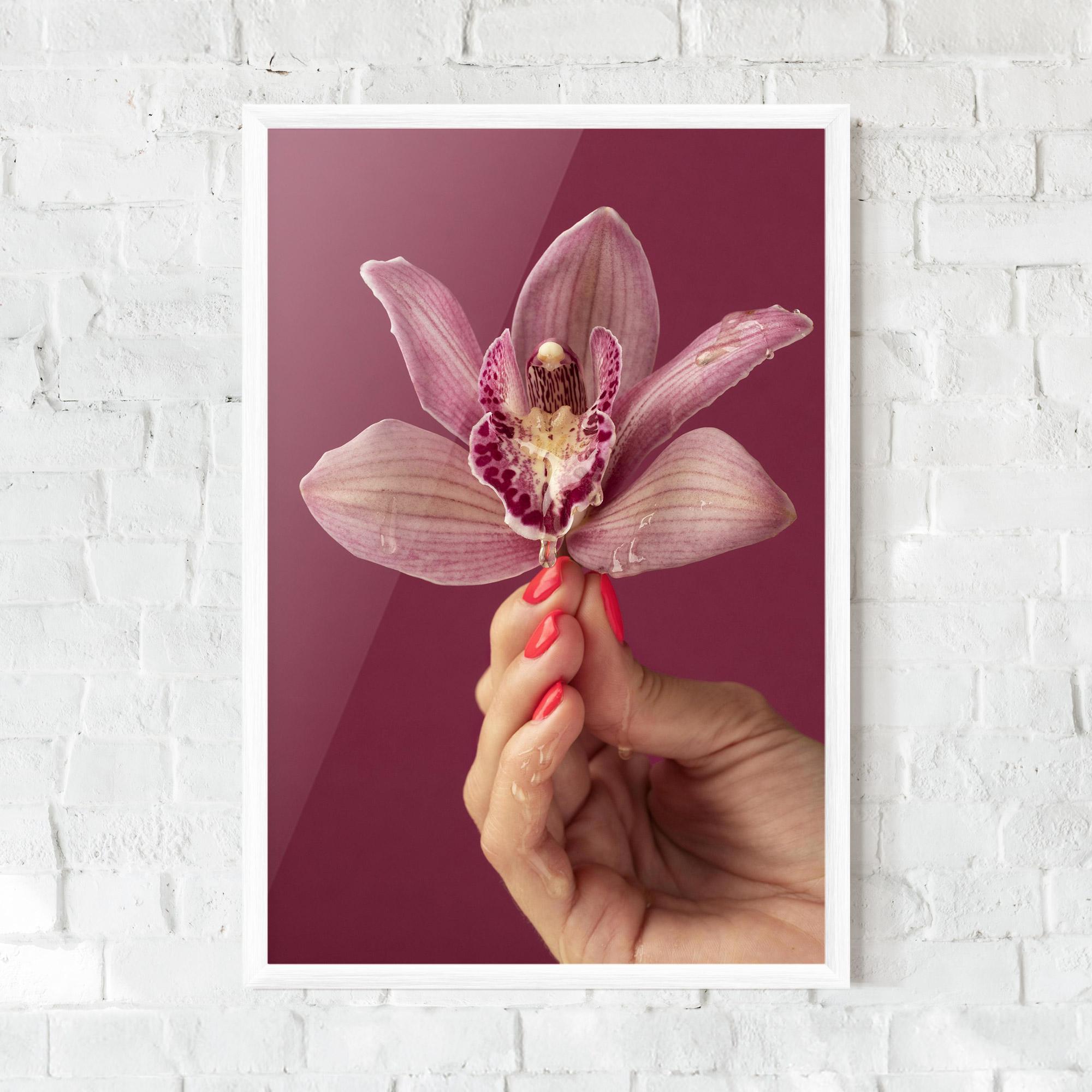 Gerahmte Poster Orchid Holding mockup 0