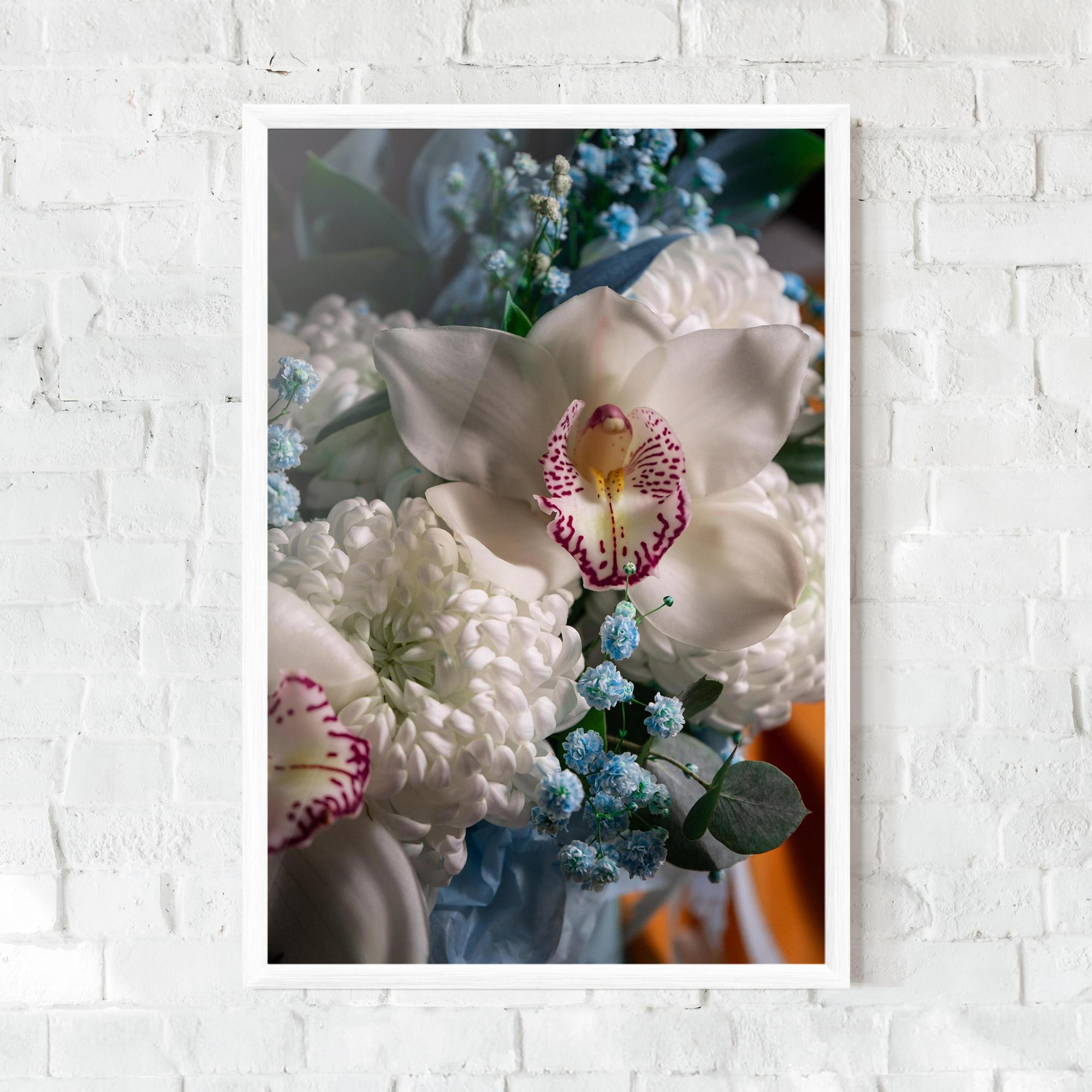 Gerahmte Poster White Orchid With Blue mockup 0