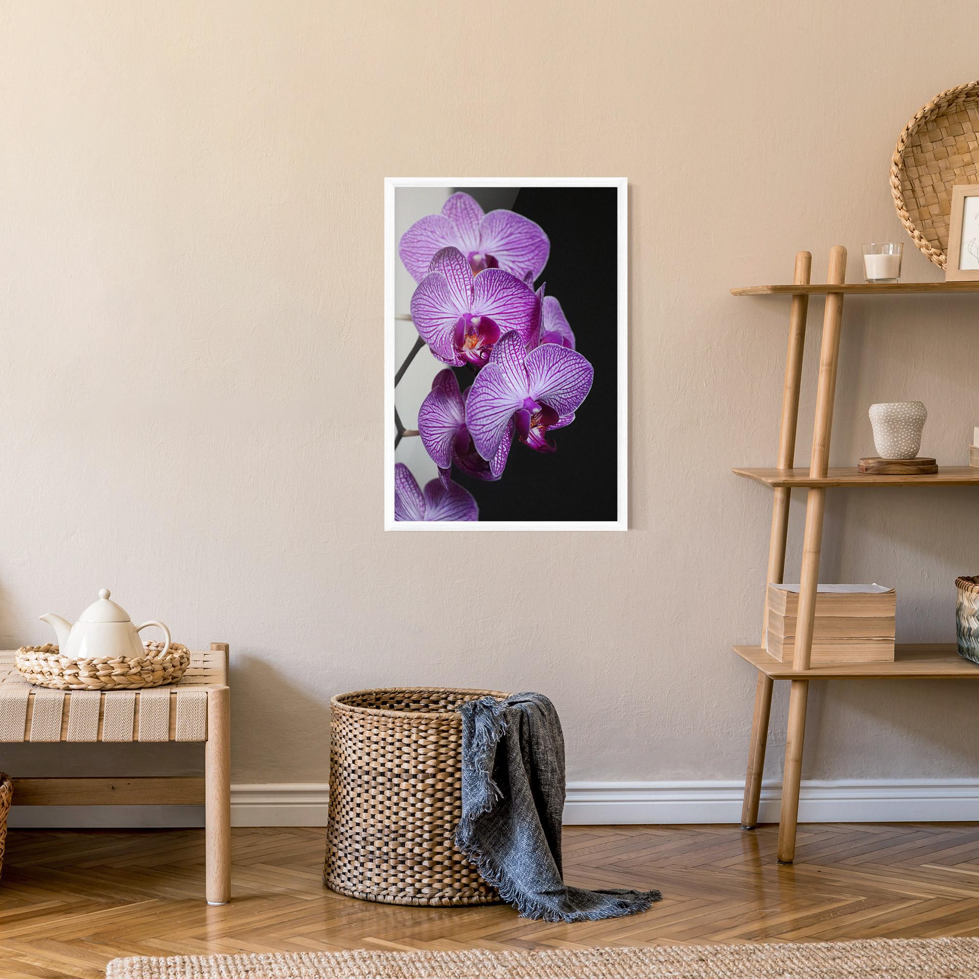 Gerahmte Poster Purple Orchid On Black mockup 9