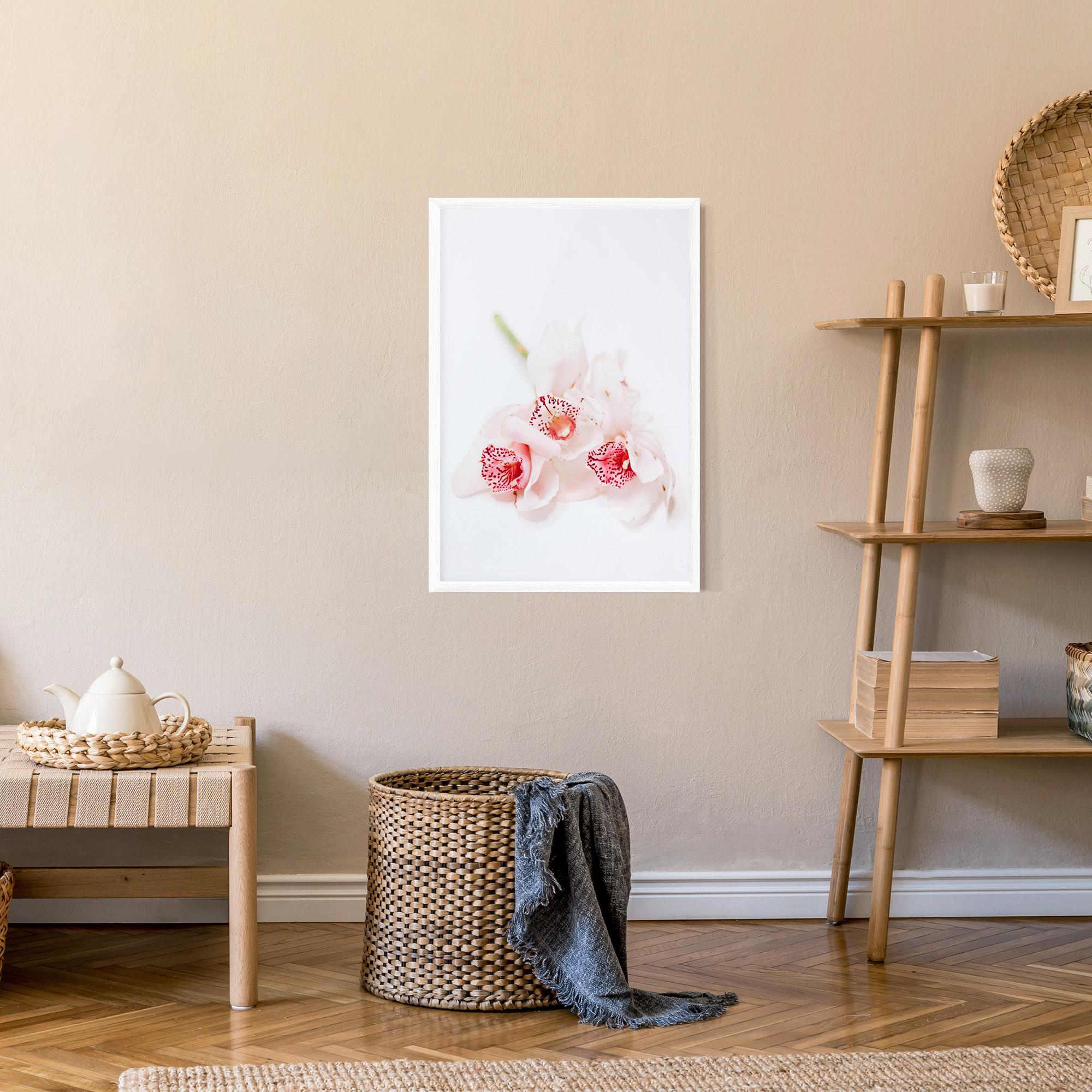 Gerahmte Poster White Orchid With Pink mockup 9