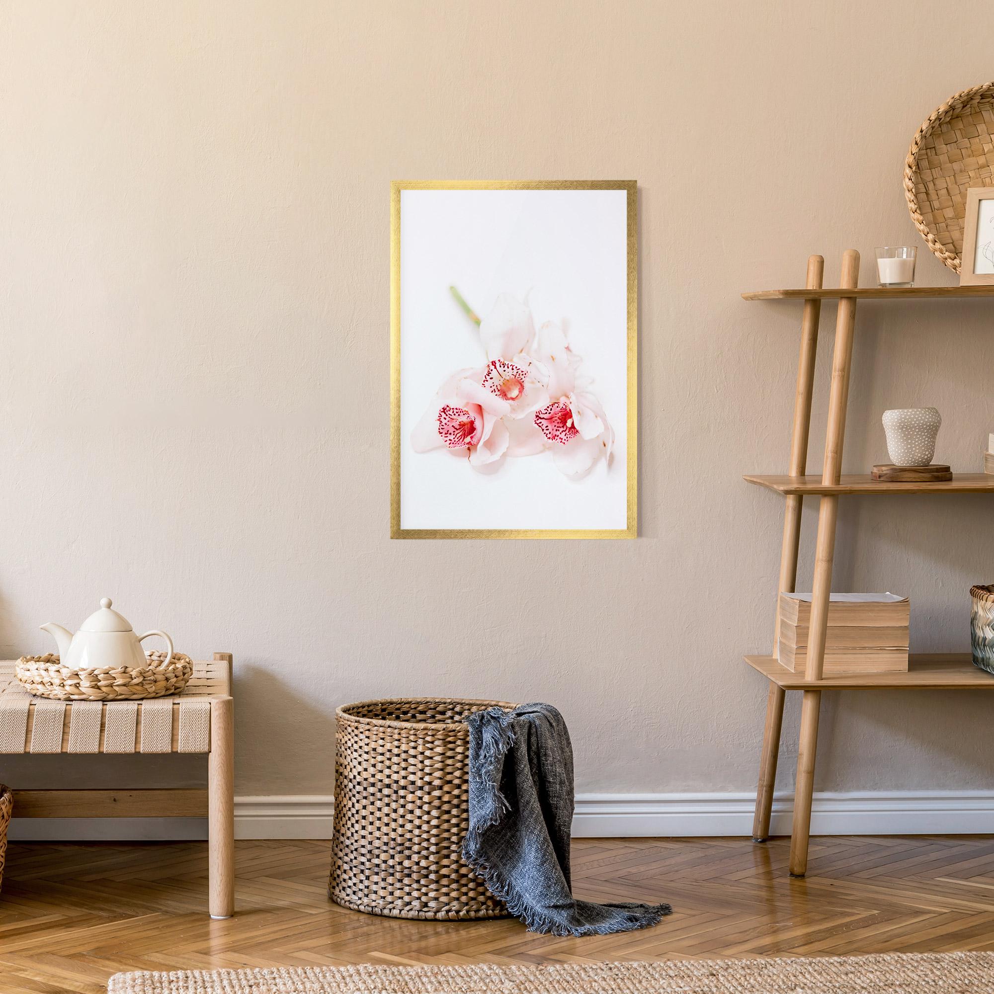 Gerahmte Poster White Orchid With Pink mockup 9