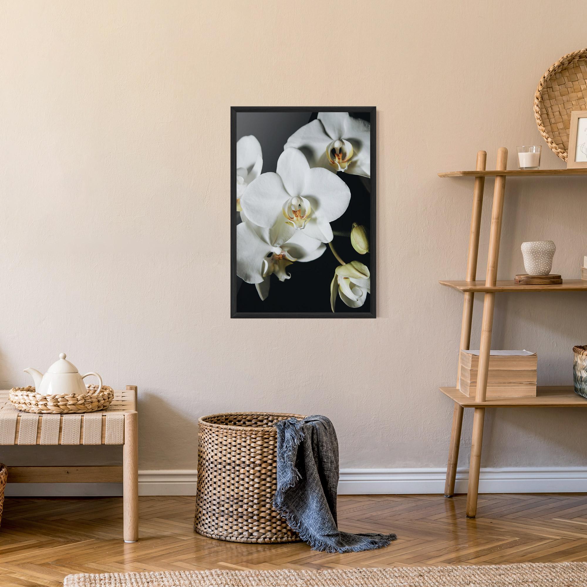Gerahmte Poster White Orchid On Black mockup 9