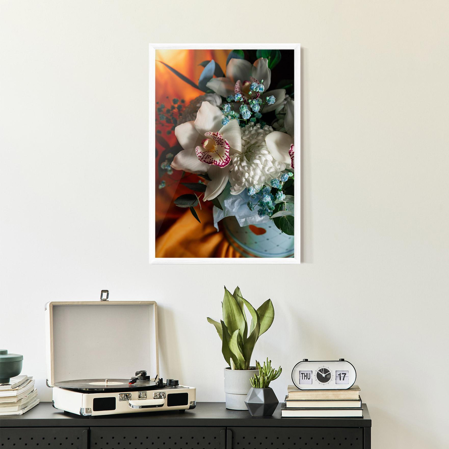 Gerahmte Poster Orchid In Vase mockup 2