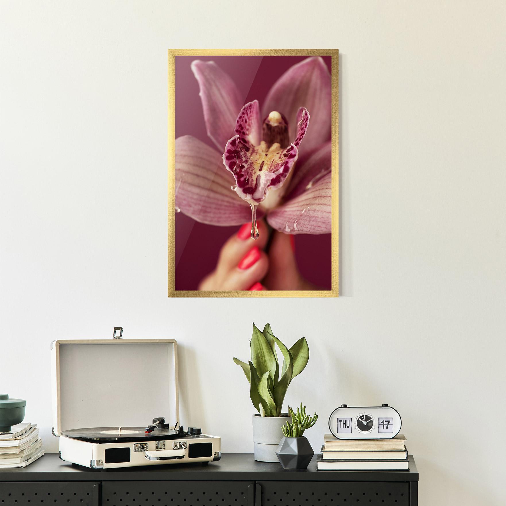 Gerahmte Poster Wet Orchid mockup 2