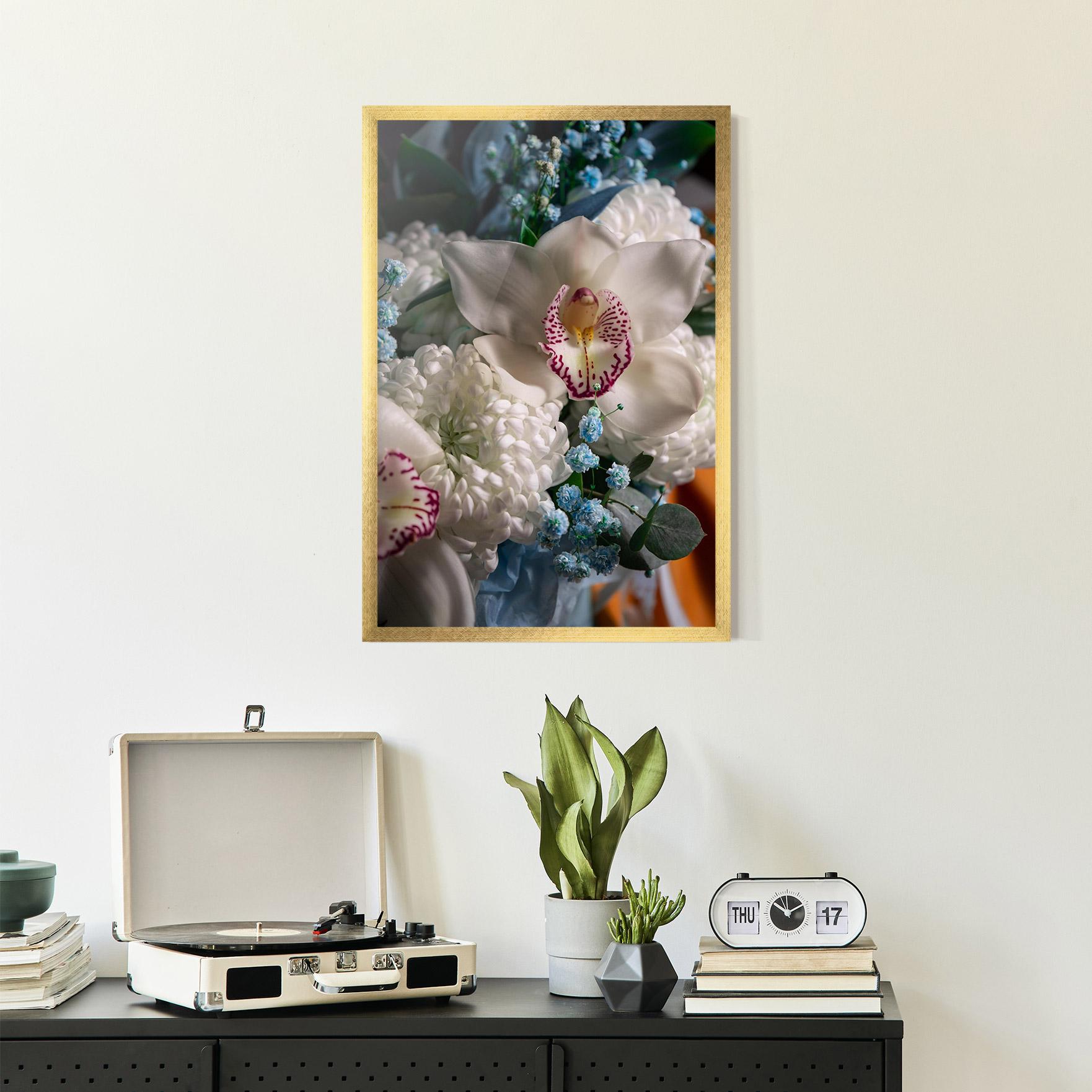 Gerahmte Poster White Orchid With Blue mockup 2