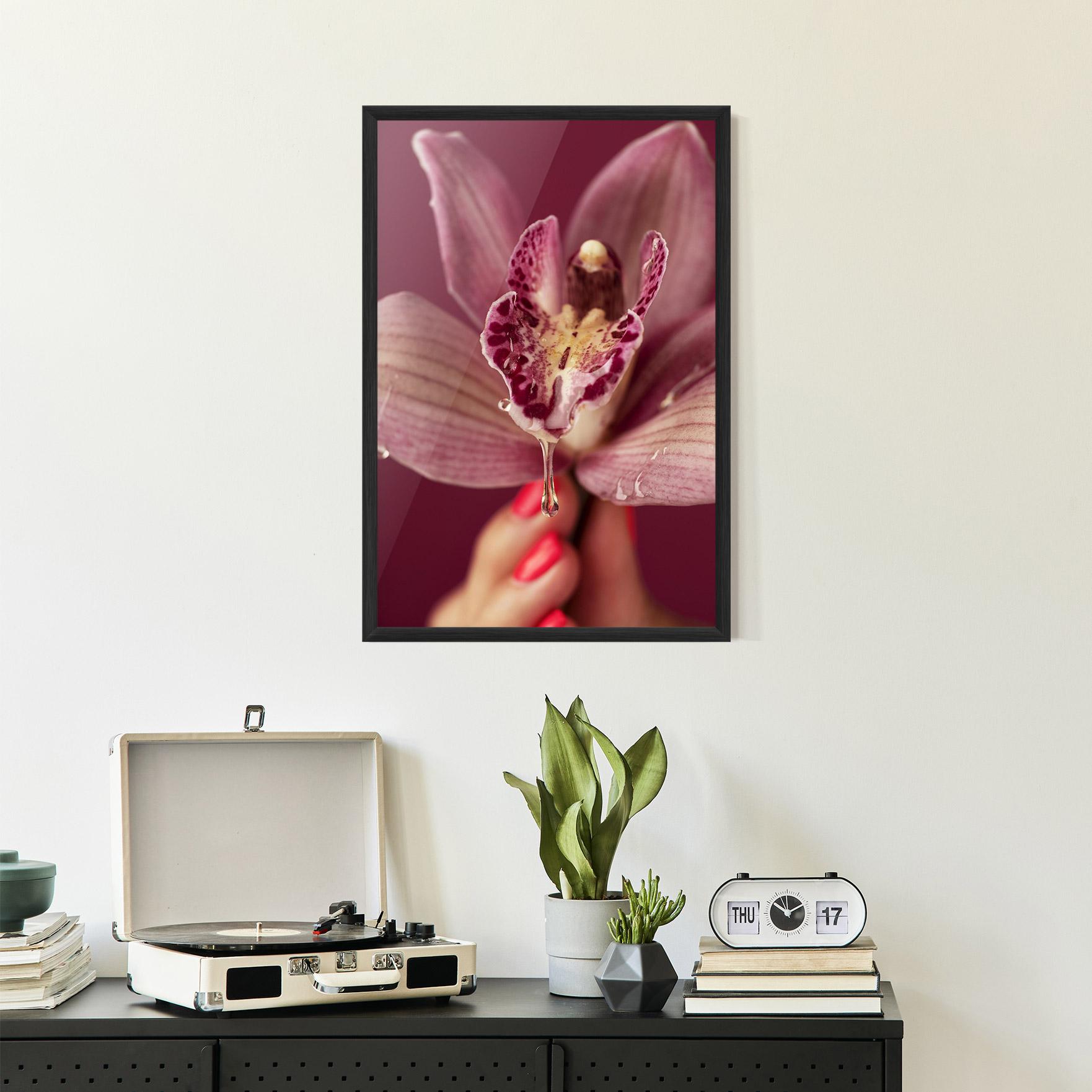 Gerahmte Poster Wet Orchid mockup 2